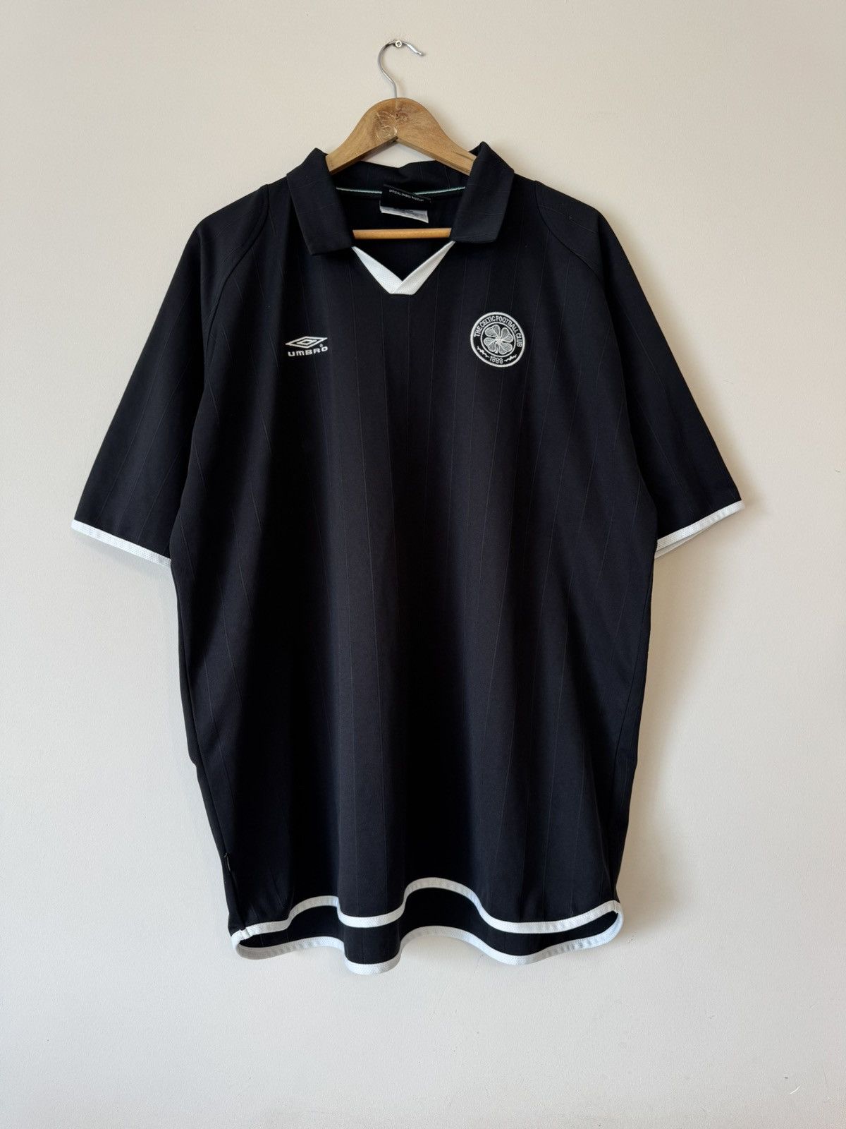 Palace × Umbro PALACE UMBRO 3RD GOALIE SHIRT BLACK NEON | Grailed