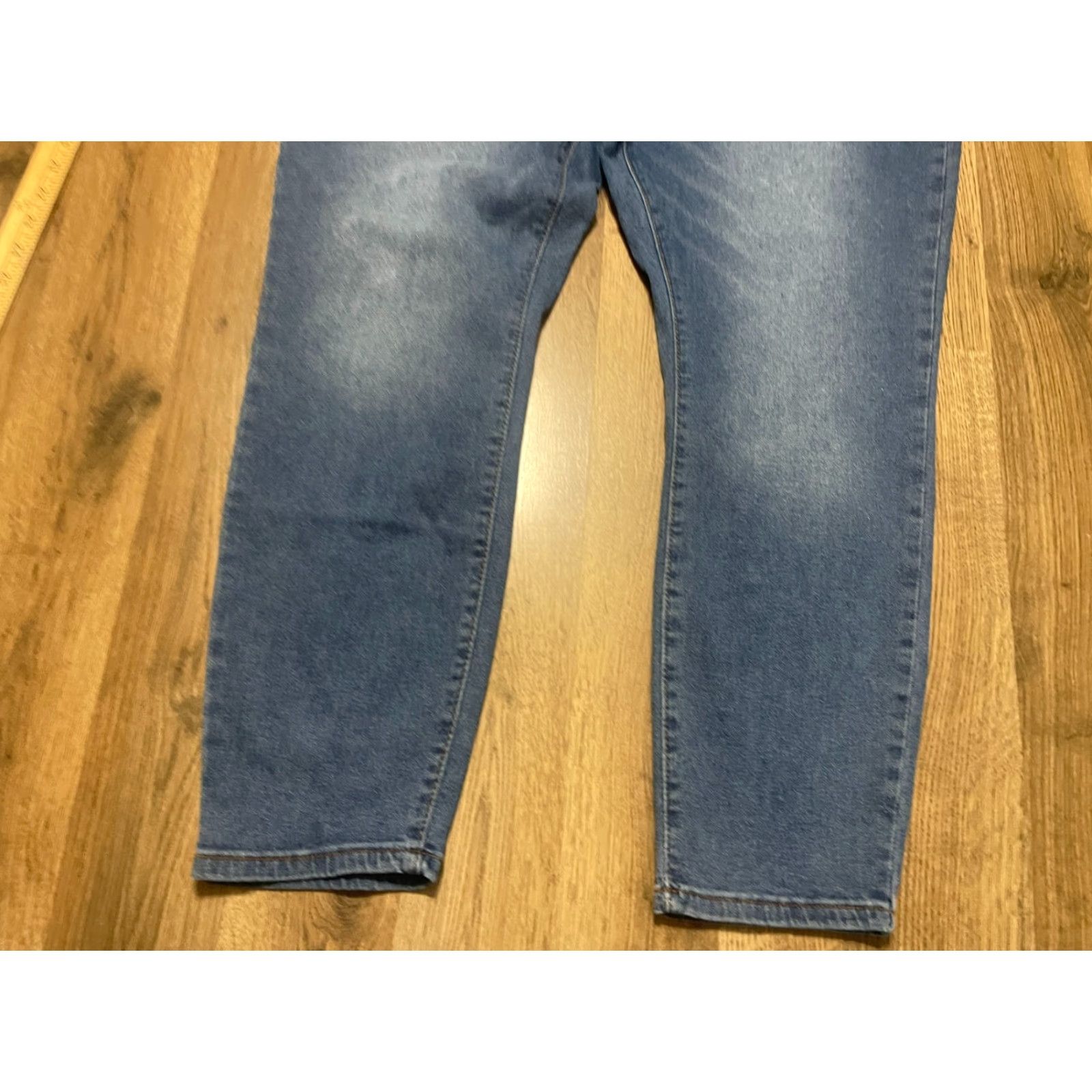 Vintage Tahari Jeans Women's Plus Size 24W Blue Denim Chloe Fit Solution Skinny Jeans Women 24W Blue Denim Tahari Regular Skinny 27 in Inseam Mens? Size 42" / US 20 - 3 Thumbnail