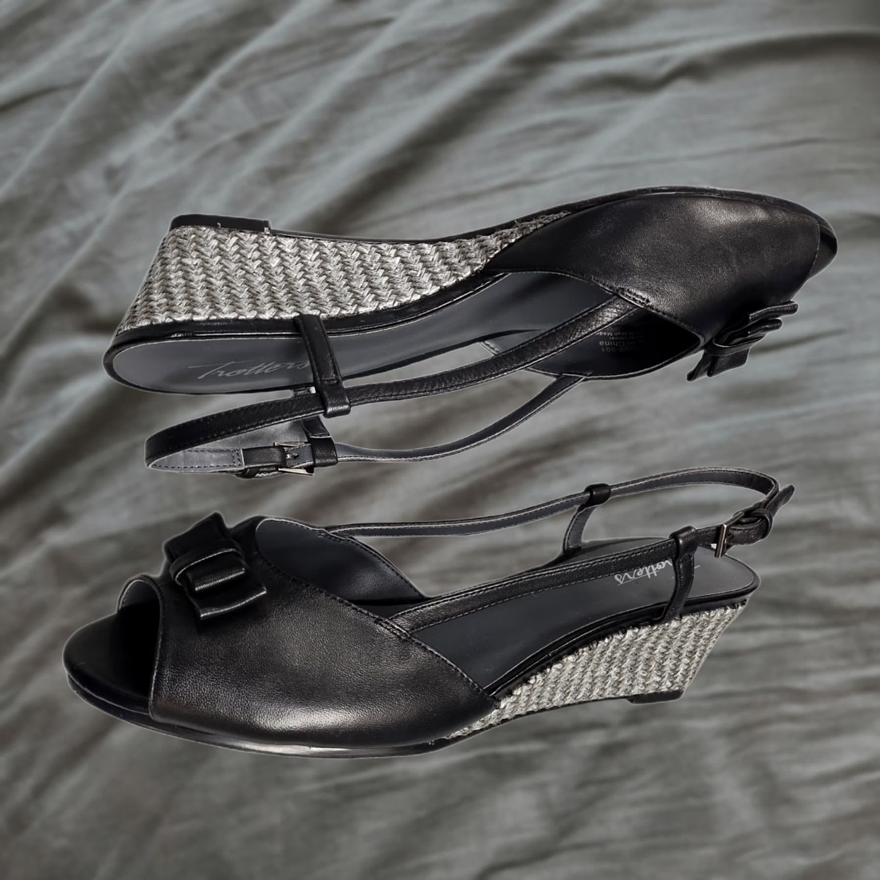 Vintage Trotters Slingback Sandals Womens US 9W Black Gray Leather Peep Toe Bow Detail - Comfortable Size US 9 / IT 39 - 1 Thumbnail