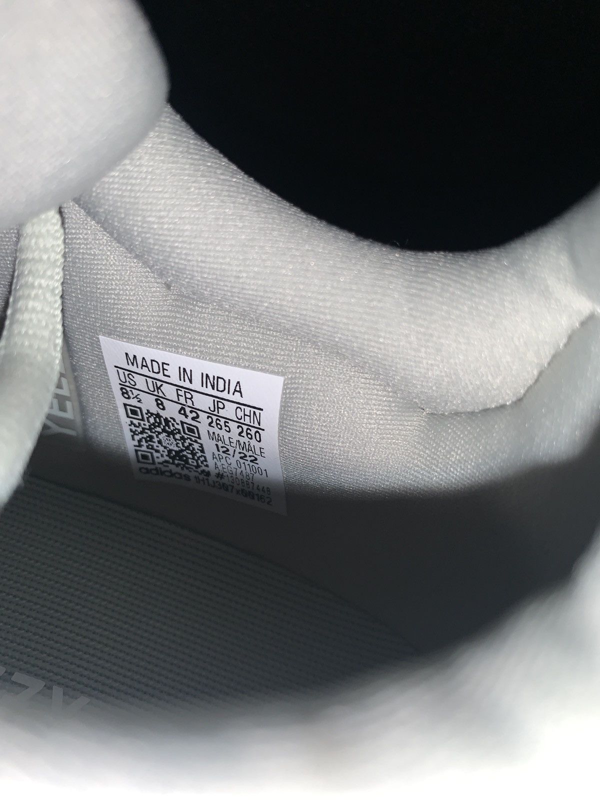 Adidas YEEZY 700 Size US 8.5 / EU 41-42 - 6 Thumbnail