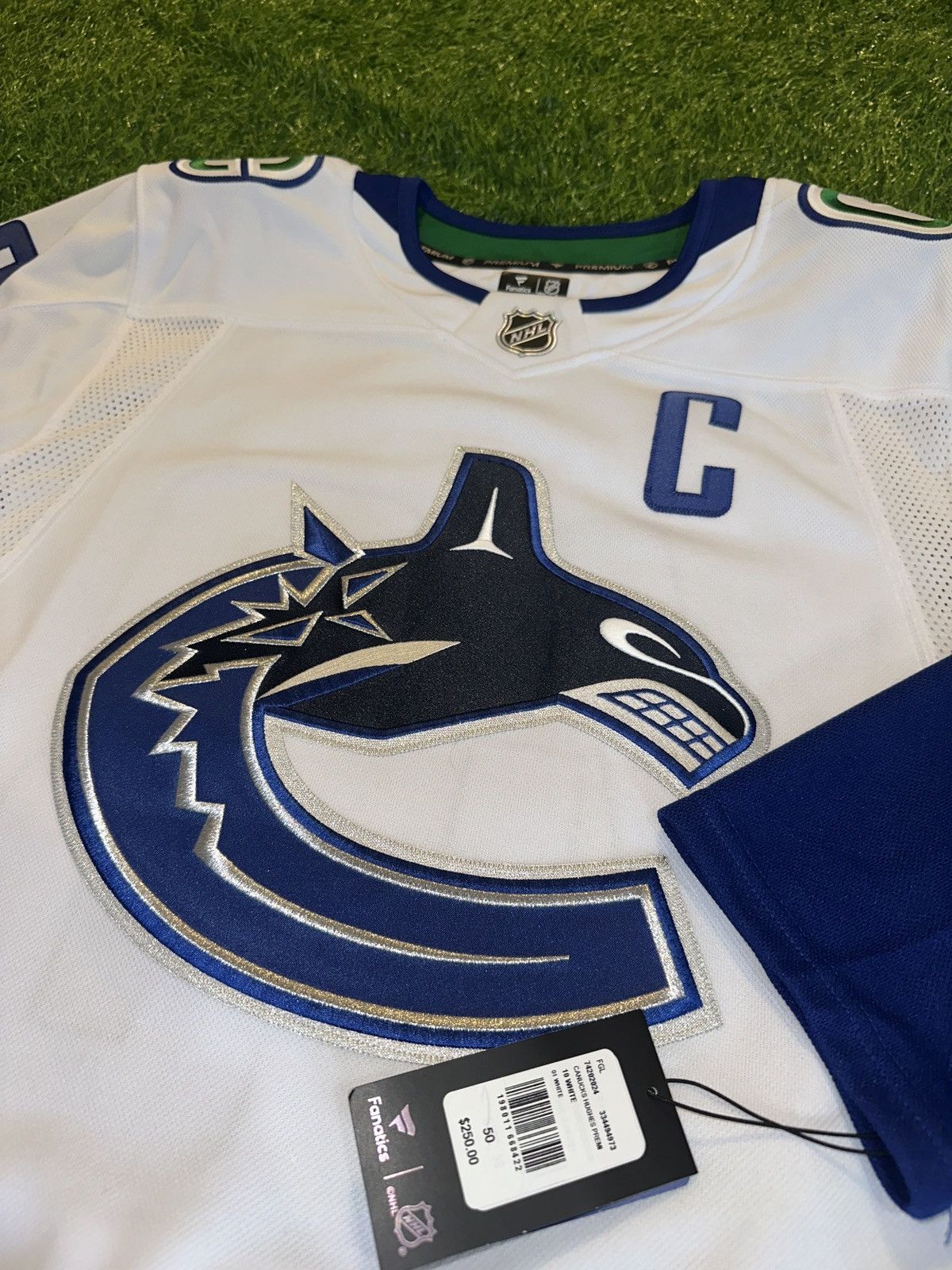 NHL Nhl vancouver canucks fanatics premium jersey size 50 Size US M / EU 48-50 / 2 - 3 Thumbnail