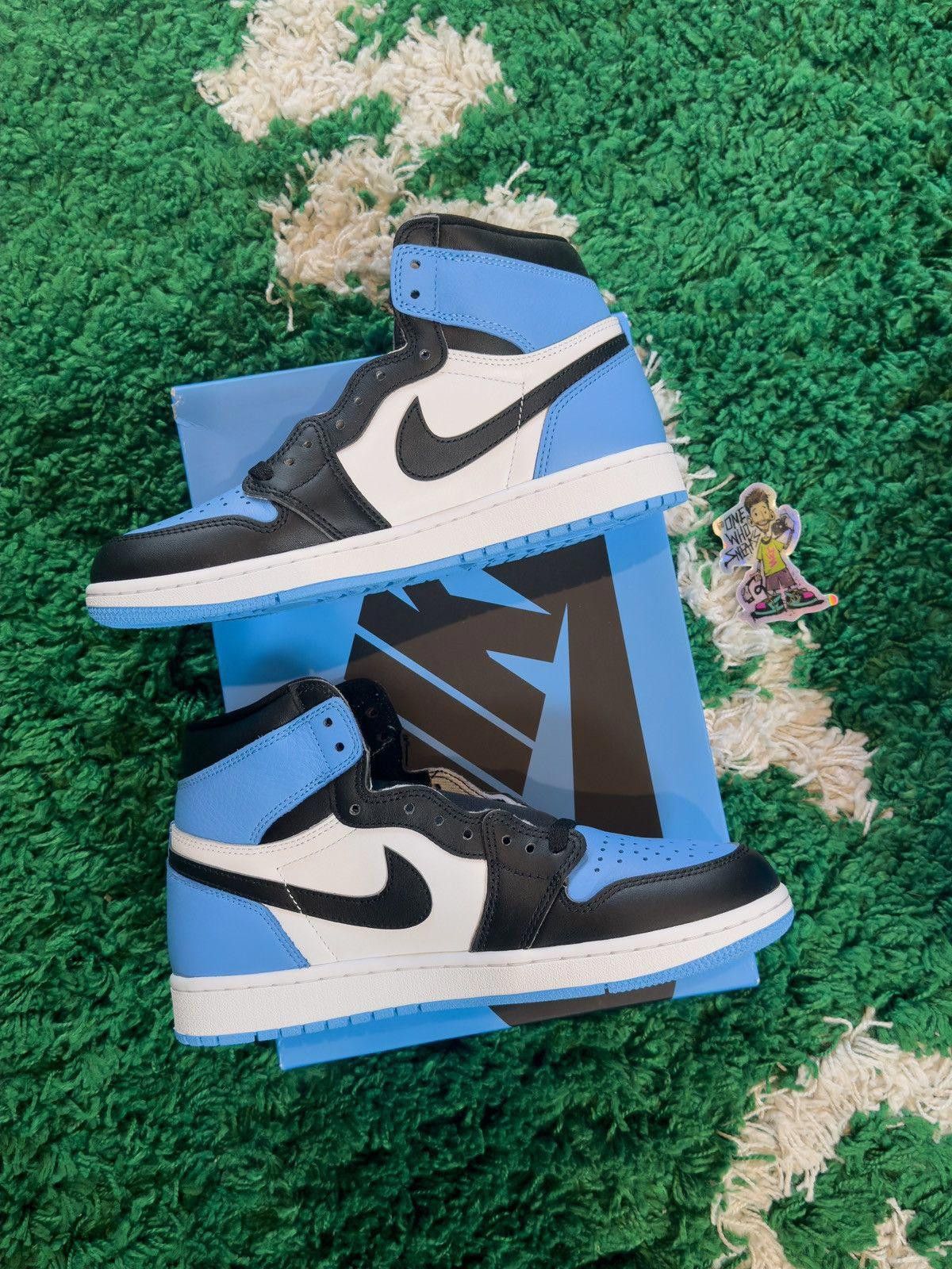 Jordan Brand Jordan 1 Retro High OG UNC Toe Size 12 Size US 12 / EU 45 - 4 Thumbnail