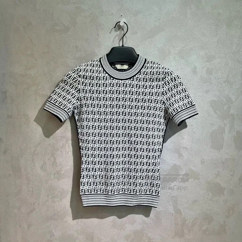 Fendi Fendi Classic Logo Knit Short Sleeve T-Shirt. Size US M / EU 48-50 / 2 - 1 Thumbnail