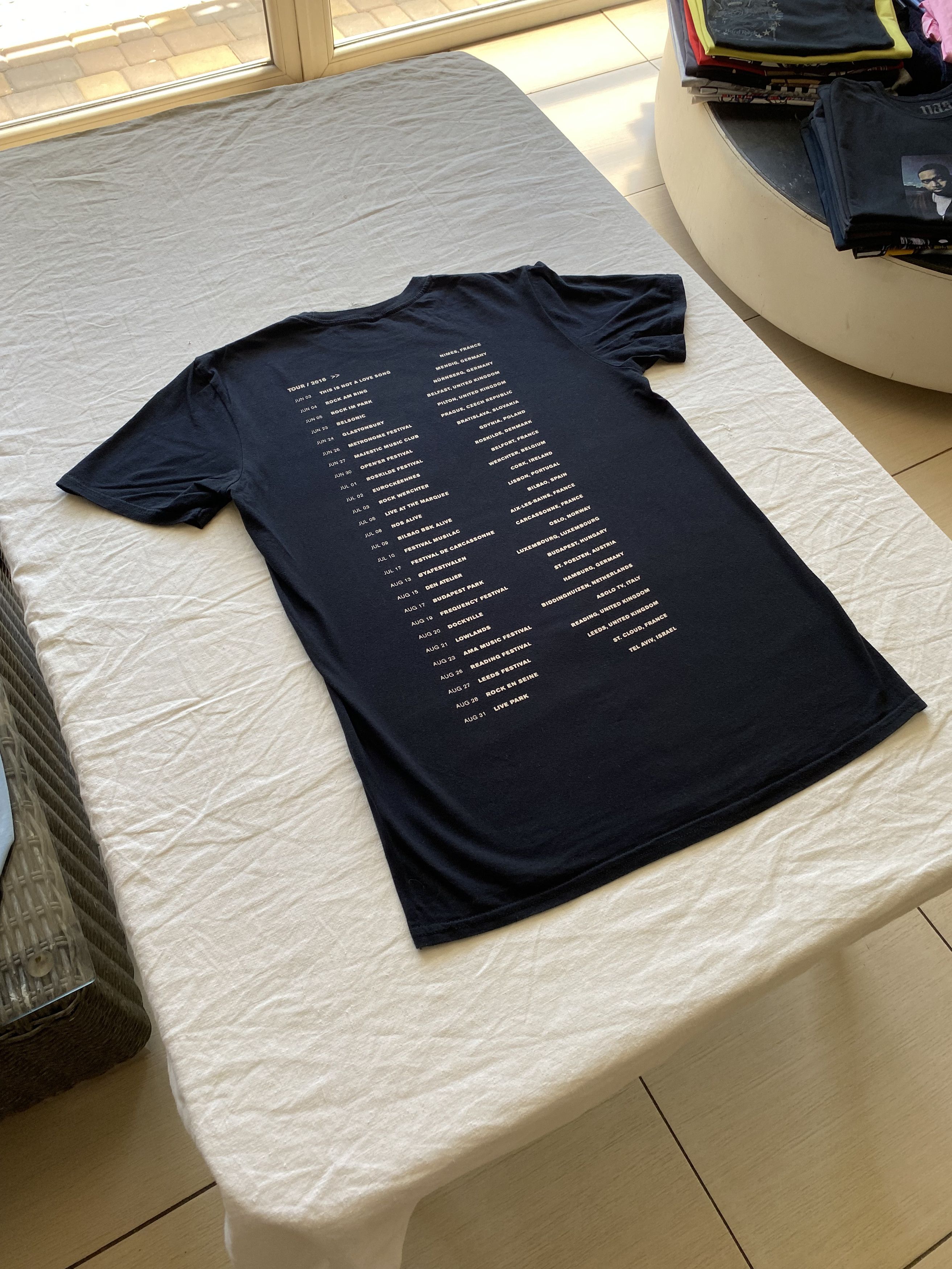 Band Tees Vintage 2000s Foals Hand Of God Rock Band T-shirt Size US M / EU 48-50 / 2 - 14 Thumbnail