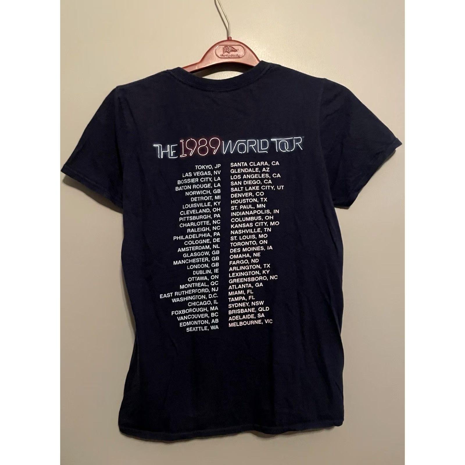 Gildan Taylor Swift The 1989 World Tour T Shirt Double Sided Blue Adult Size S (A462) Size S / US 4 / IT 40 - 5 Thumbnail