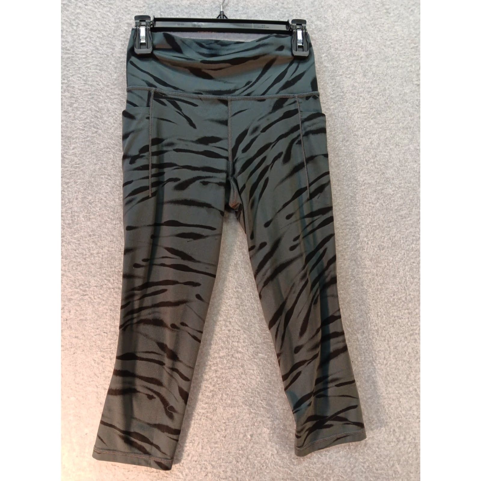 Athleta ATHLETA Women's Small Leggings Salutation Stash Pocket II Capri Crop Capri Crop Size 28" / US 6 / IT 42 - 2 Thumbnail