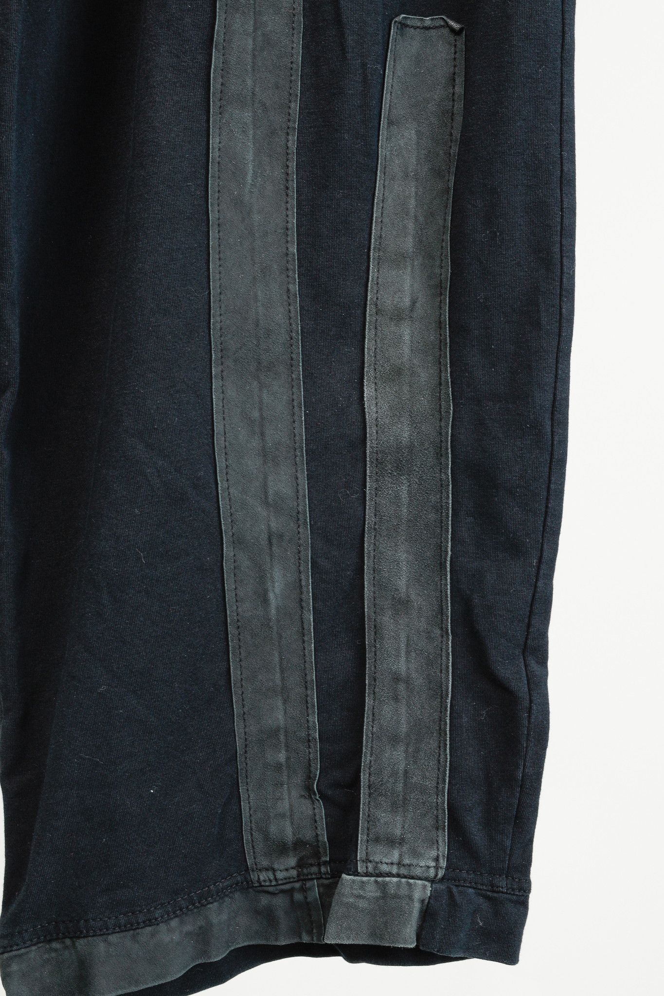 Ivan Grundahl Ivan Grundahl Black-Jersey Suede-Trim Wide Tapered-Leg Pants Size 27" / US 4 / IT 40 - 5 Thumbnail