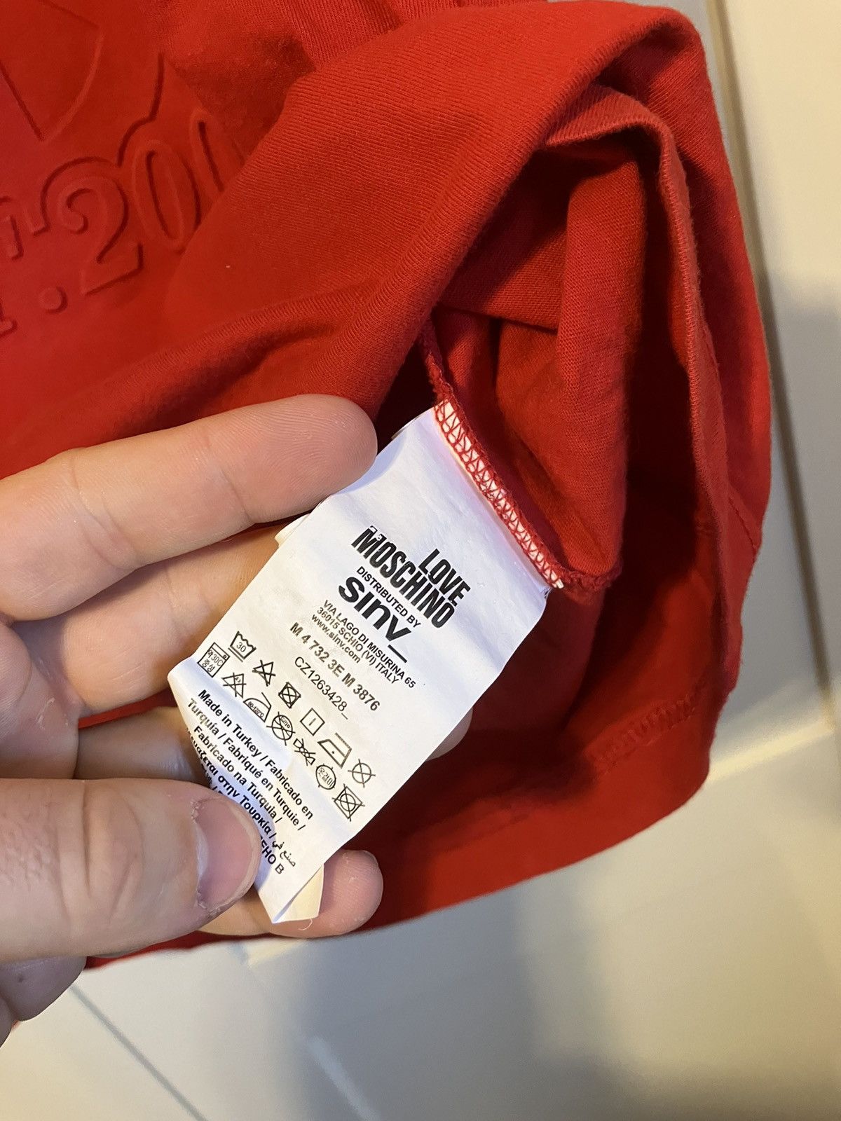 Moschino Embossed Logo tee Size US M / EU 48-50 / 2 - 4 Thumbnail