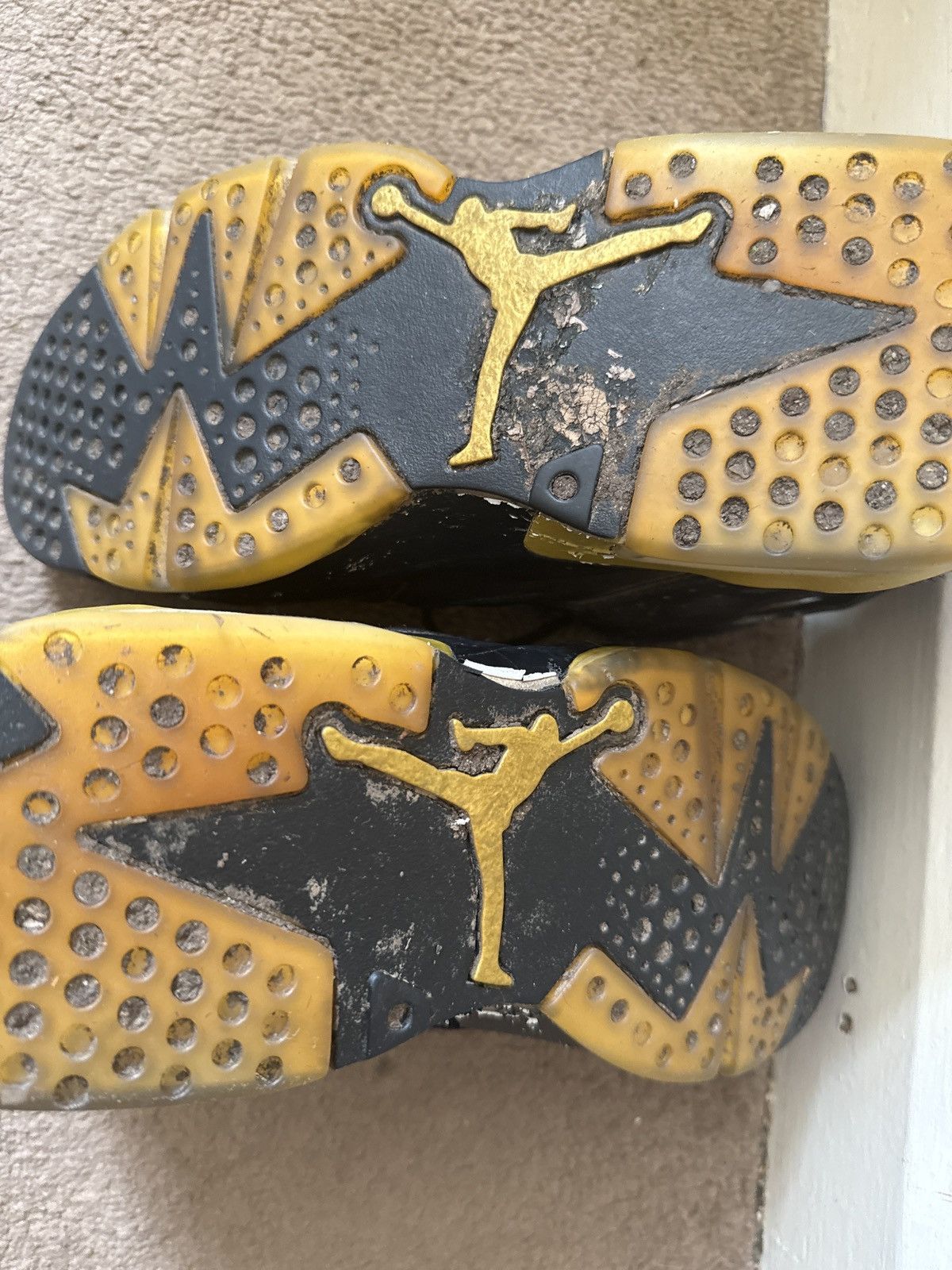 Nike Black and gold air jordans Size US 10 / EU 43 - 7 Thumbnail