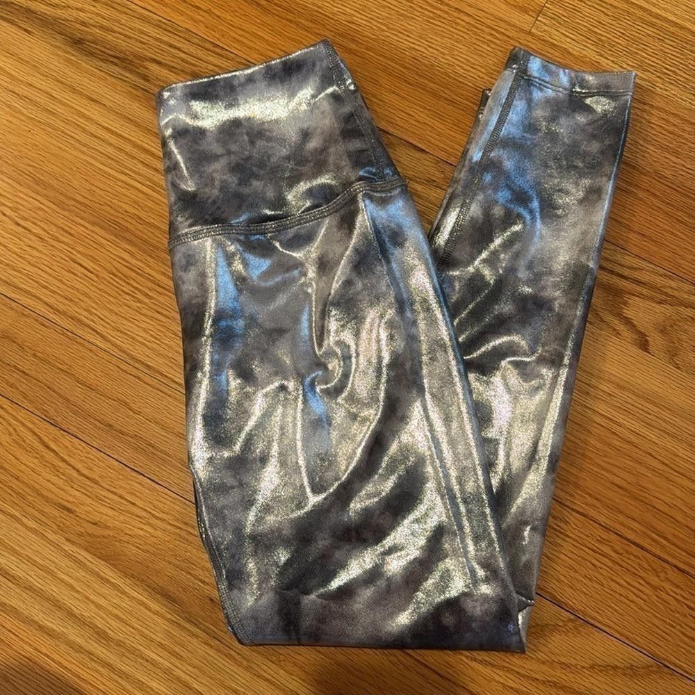Designer Beyon Yoga tie dye metallic legging- used Size 25" / US 0 / IT 36 - 4 Thumbnail