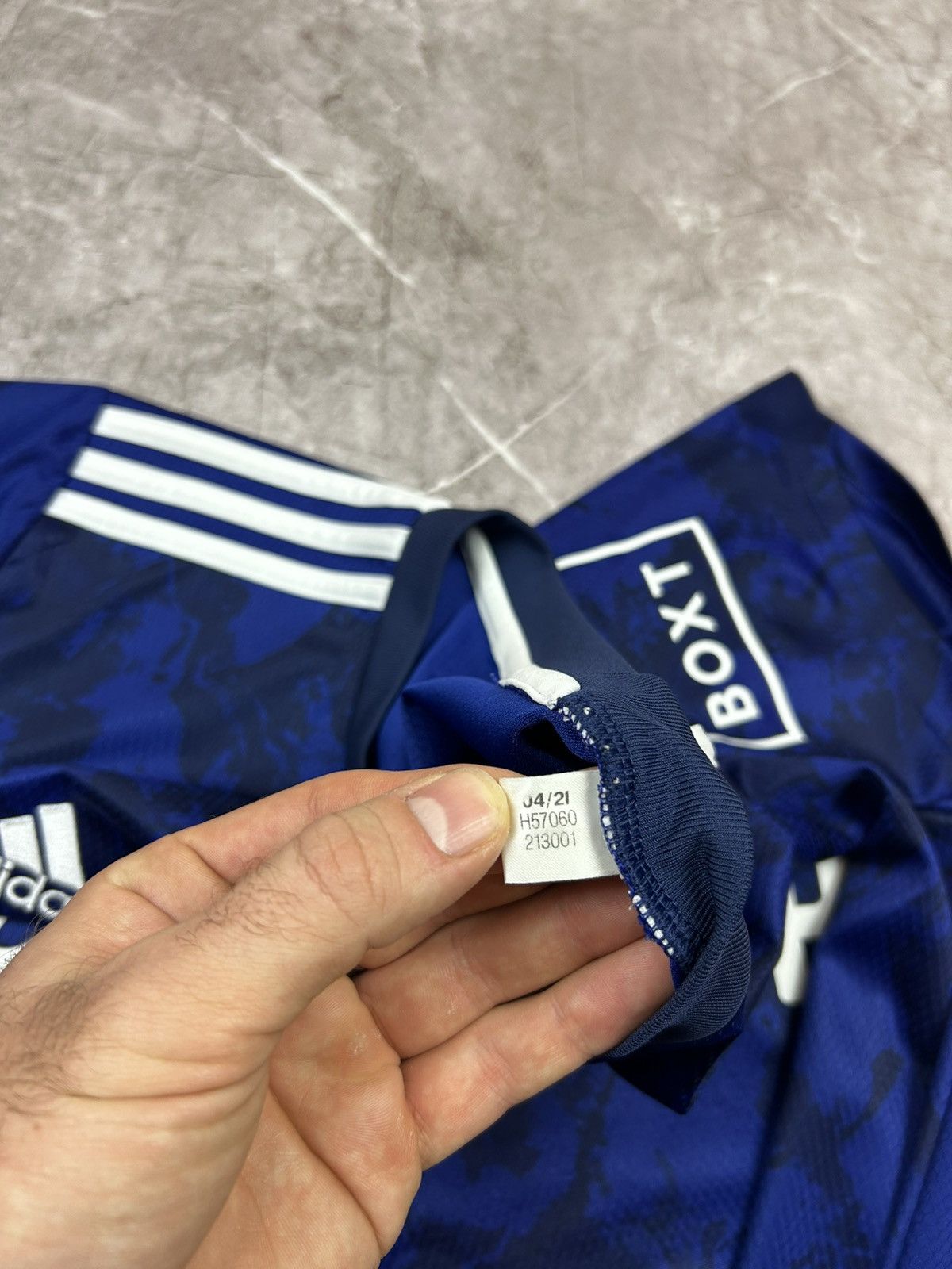 Adidas LEEDS UNITED 2021 2022 AWAY SHIRT JERSEY ADIDAS H57060 Size US L / EU 52-54 / 3 - 12 Thumbnail