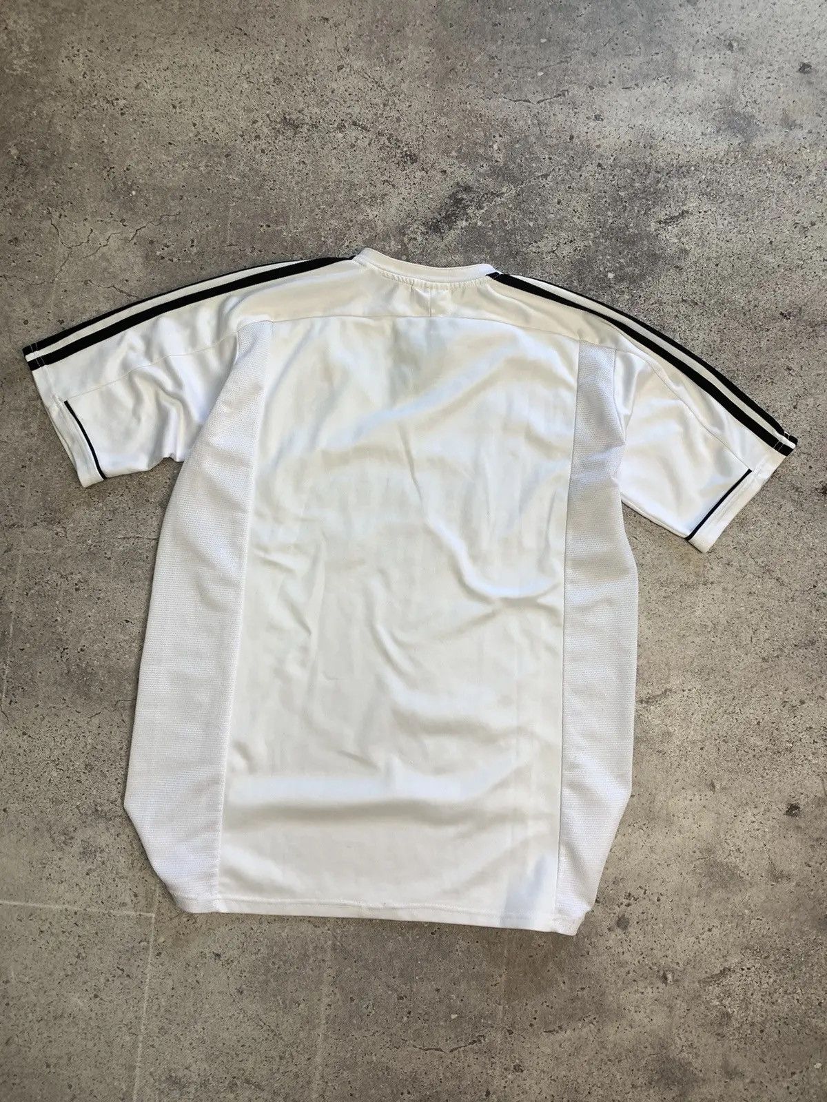 Adidas × Vintage Vintage Real Madrid tee Y2K jersey soccer Madrid blockcore Size US M / EU 48-50 / 2 - 6 Thumbnail