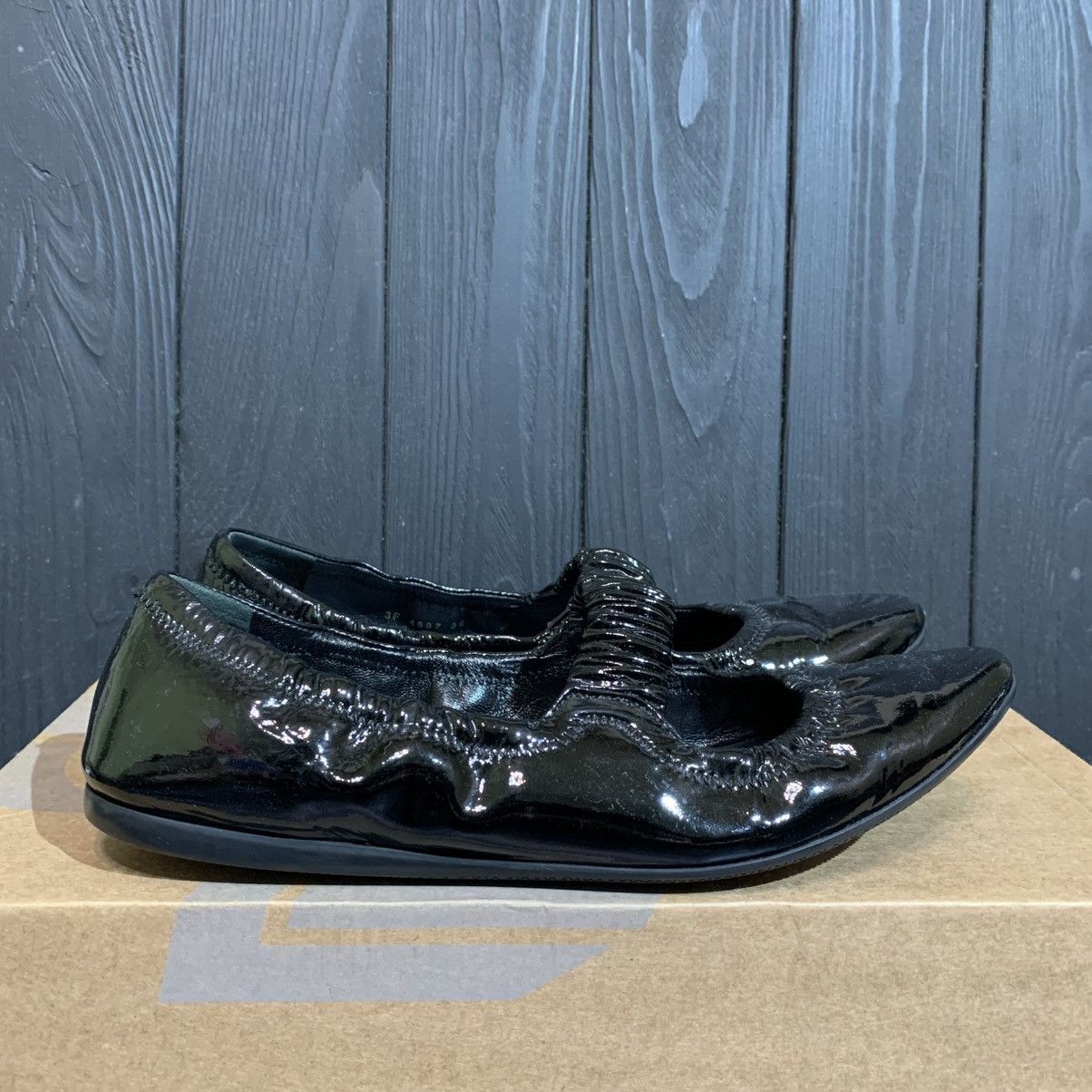 Prada Prada Sport Patent Leather Scrunch Mary Jane Ballet 36 Size Size US 6 / IT 36 - 2 Thumbnail