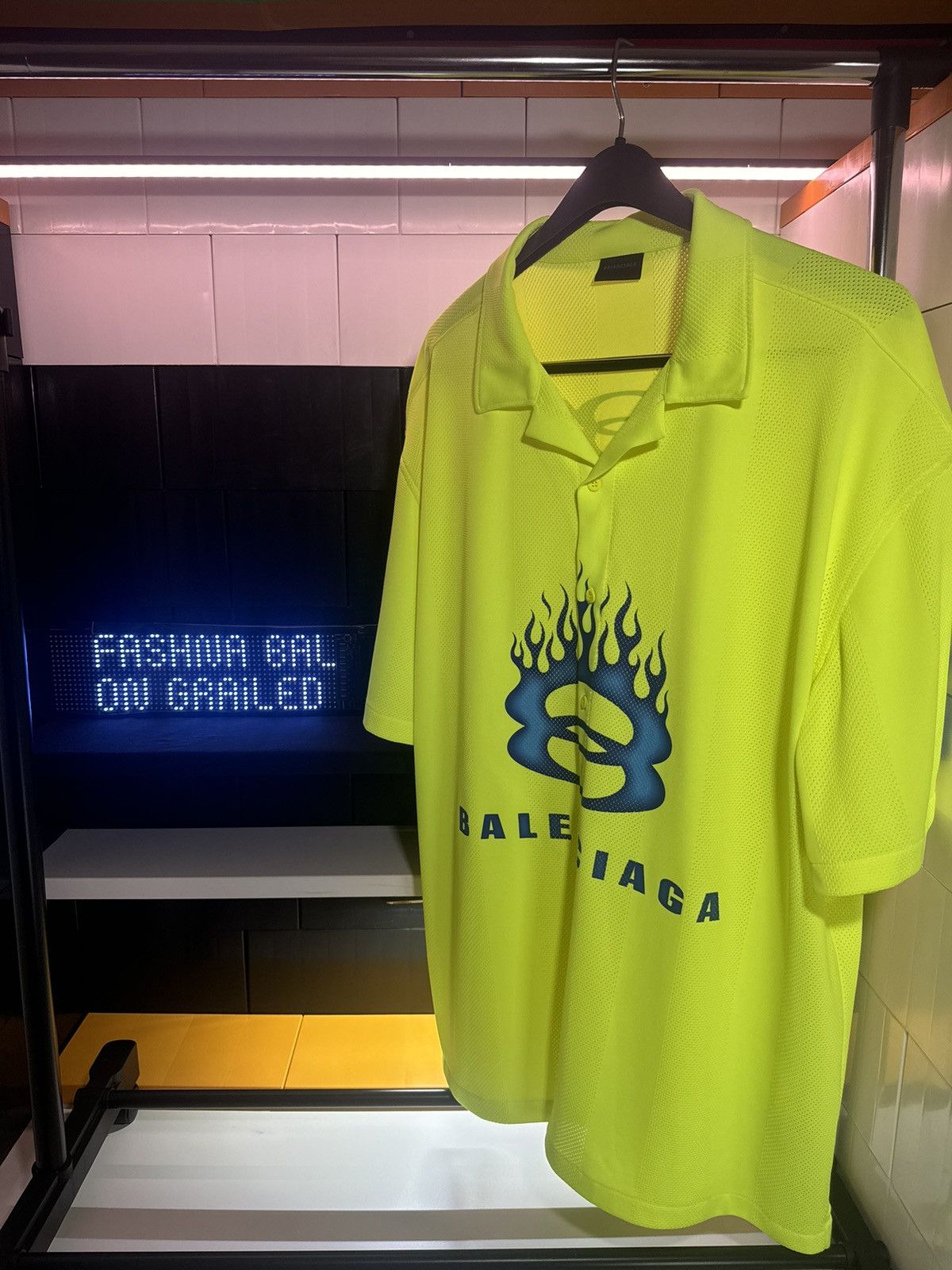 Balenciaga Balenciaga Fluo Yellow Striped Mesh Shirt Size M Size US M / EU 48-50 / 2 - 1 Thumbnail