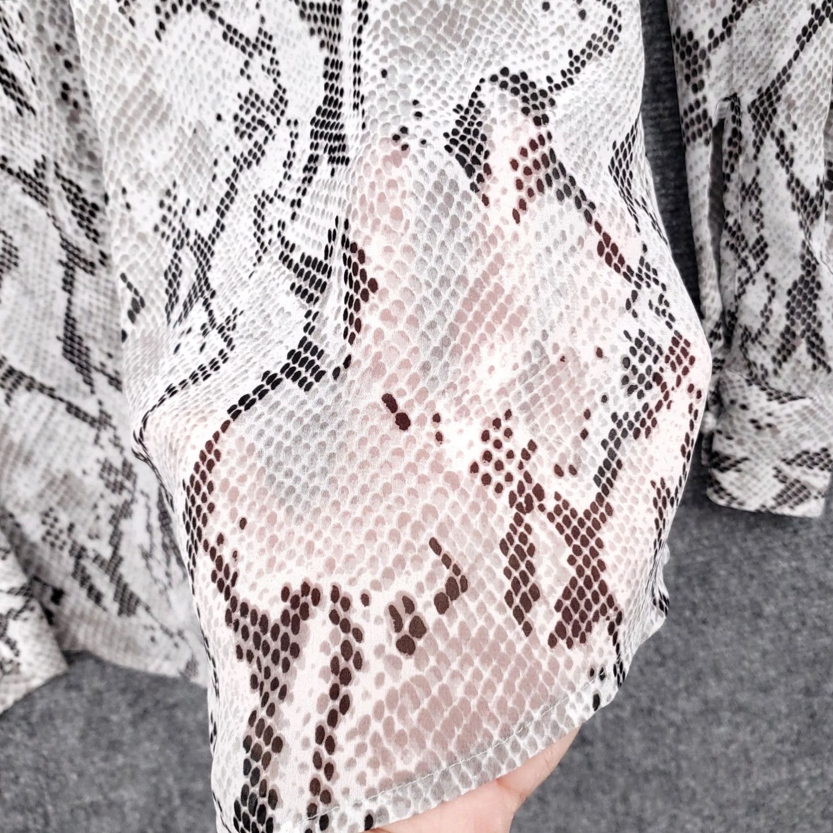 Express Express Blouse Women's M Slim Gray Button Down Snake Print Long Sleeve Size M / US 6-8 / IT 42-44 - 7 Thumbnail