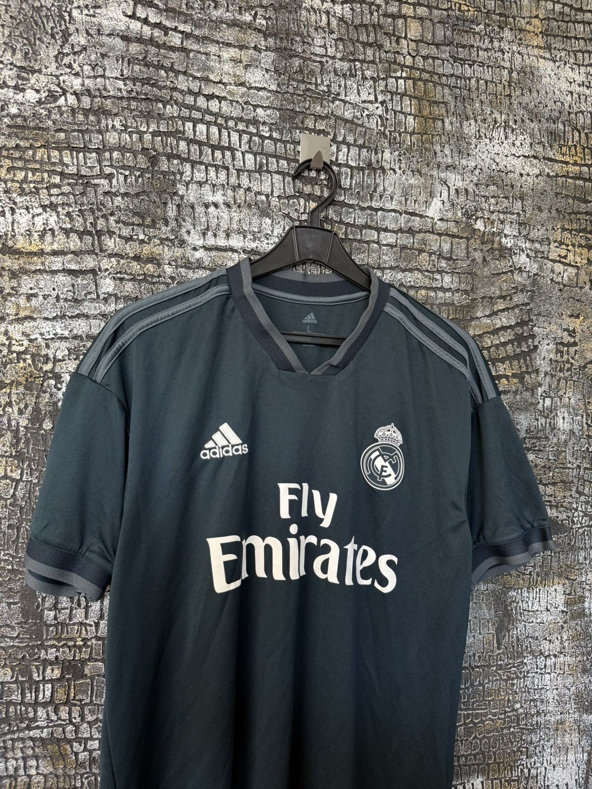 Adidas REAL MADRID 2018 19 AWAY FOOTBALL SHIRT SOCCER JERSEY ADIDAS Size US L / EU 52-54 / 3 - 3 Thumbnail
