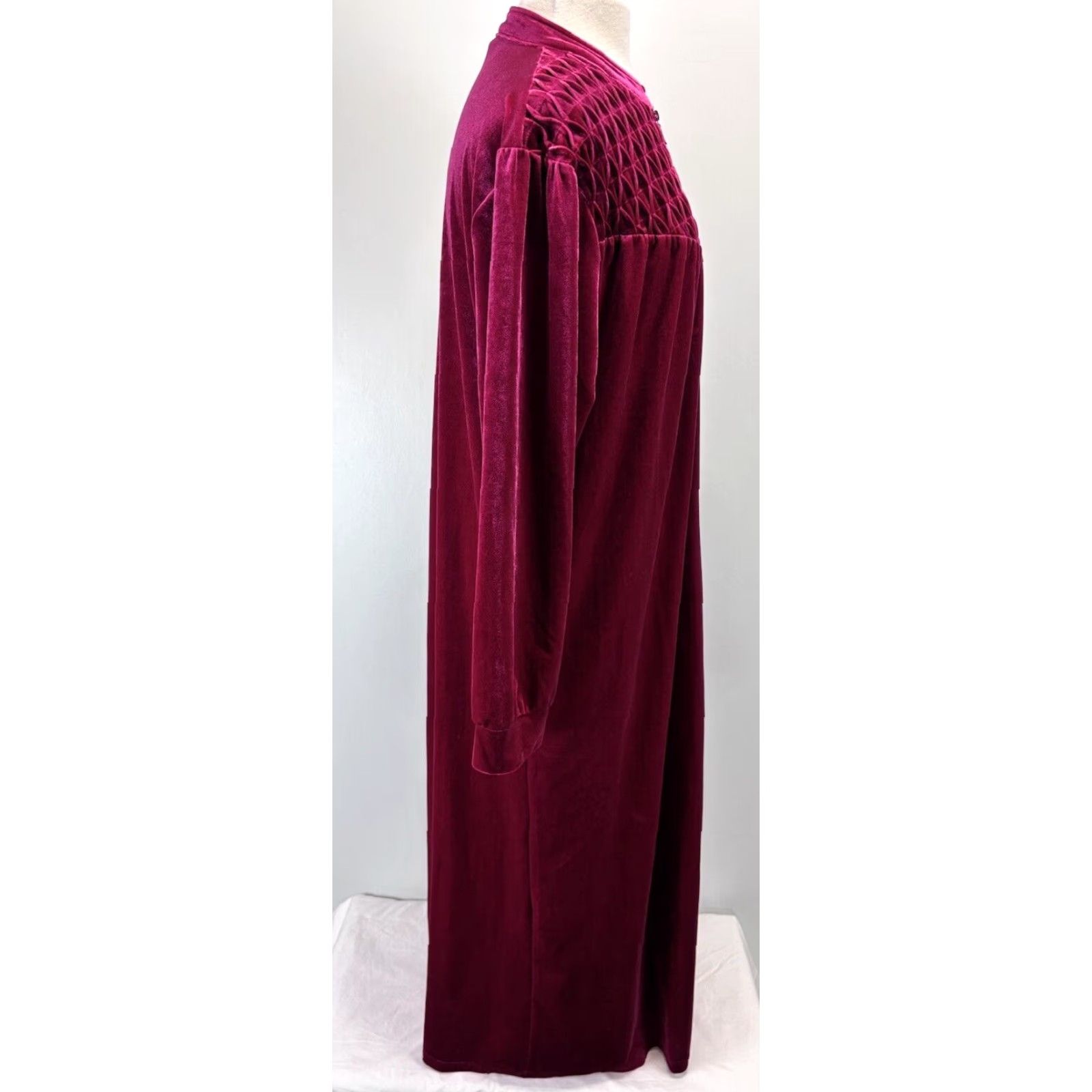 Velour The Vermont Country Store Long Velour Robe Sz M Quilted Yoke Zip House Dress Magenta Size M / US 6-8 / IT 42-44 - 4 Thumbnail