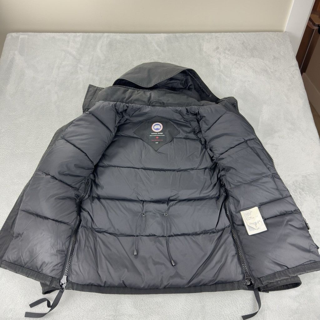 Canada Goose Canada Goose Men's Sz XS Black 100% White Duck Down Kamloops Size US XS / EU 42 / 0 - 3 Thumbnail