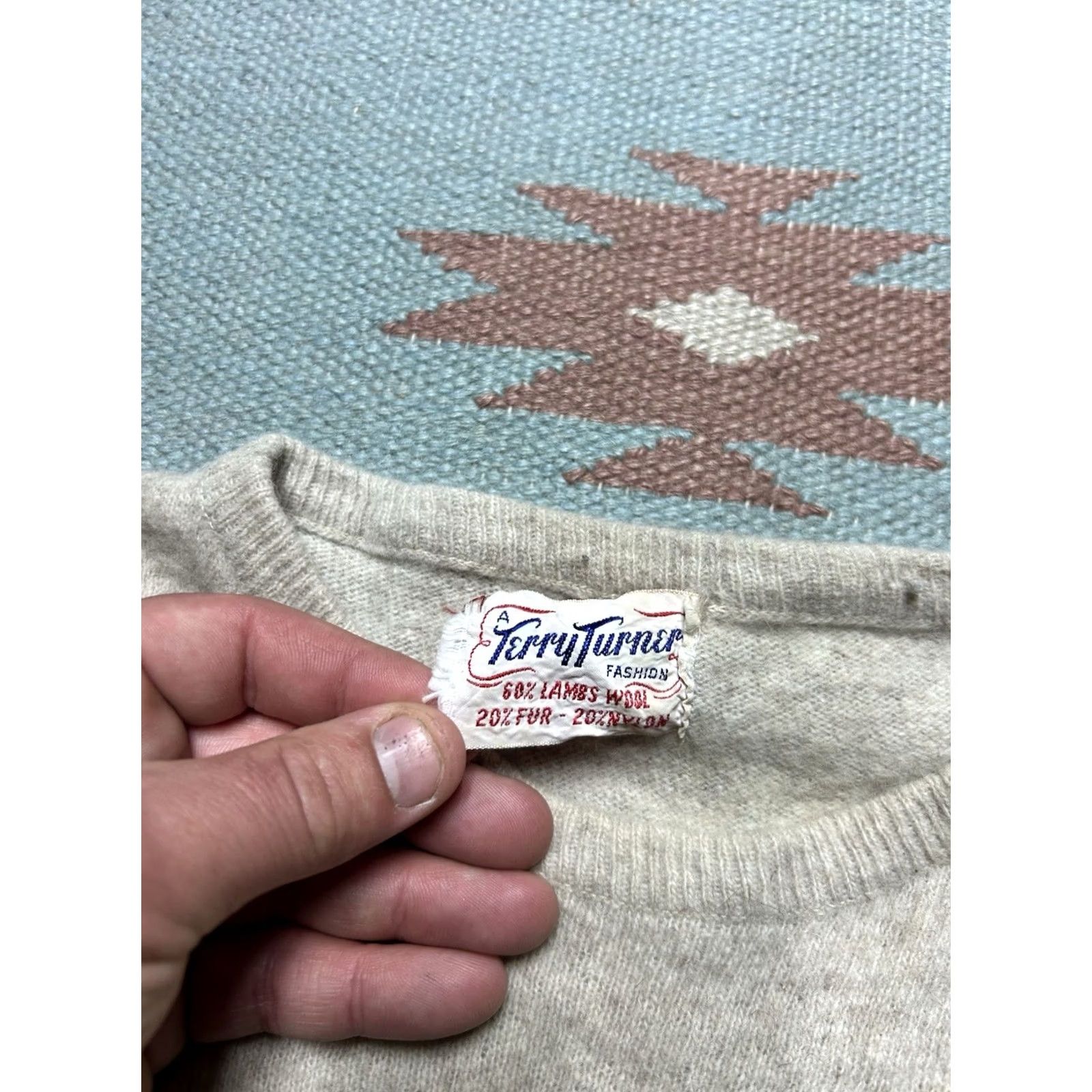 Vintage VINTAGE 1950s Short Sleeve Fur Sweater Lambs Wool Blend Women's L Beige Pullover Women's Size L / US 10 / IT 46 - 5 Thumbnail