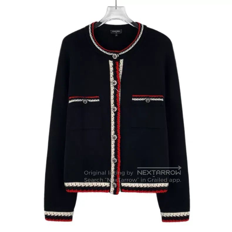 Chanel Chanel Black striped cashmere round-neck single-breasted l Size XS / US 0-2 / IT 36-38 - 1 Thumbnail