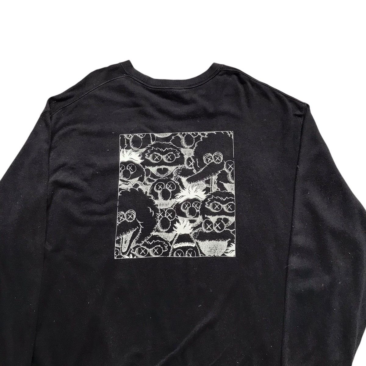 Japanese Brand × Kaws × Uniqlo Uniqlo X Kaws Sesame Street crewneck Size US XXL / EU 58 / 5 - 7 Thumbnail