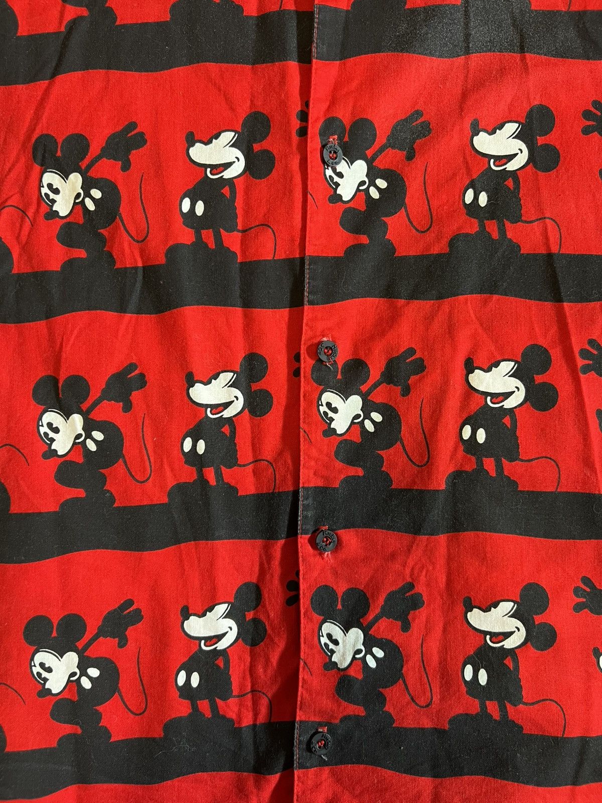 Disney Mickey AOP Button down and shorts SET, Mens L. Mickey & Co. Size US L / EU 52-54 / 3 - 9 Thumbnail