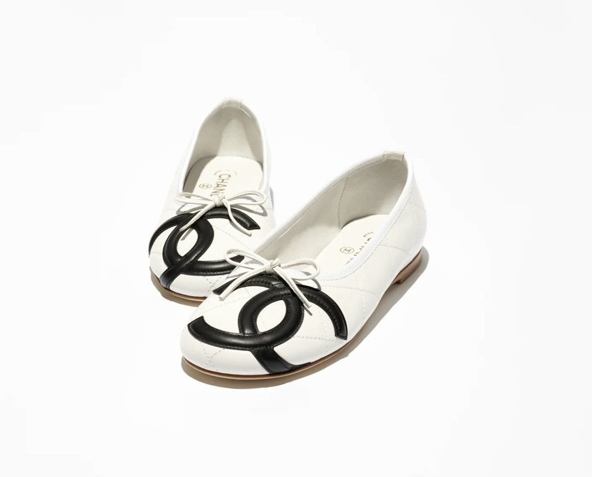 Chanel Chanel 26M coco beach Cambon Flat White color size 37 Size US 7 / IT 37 - 1 Thumbnail