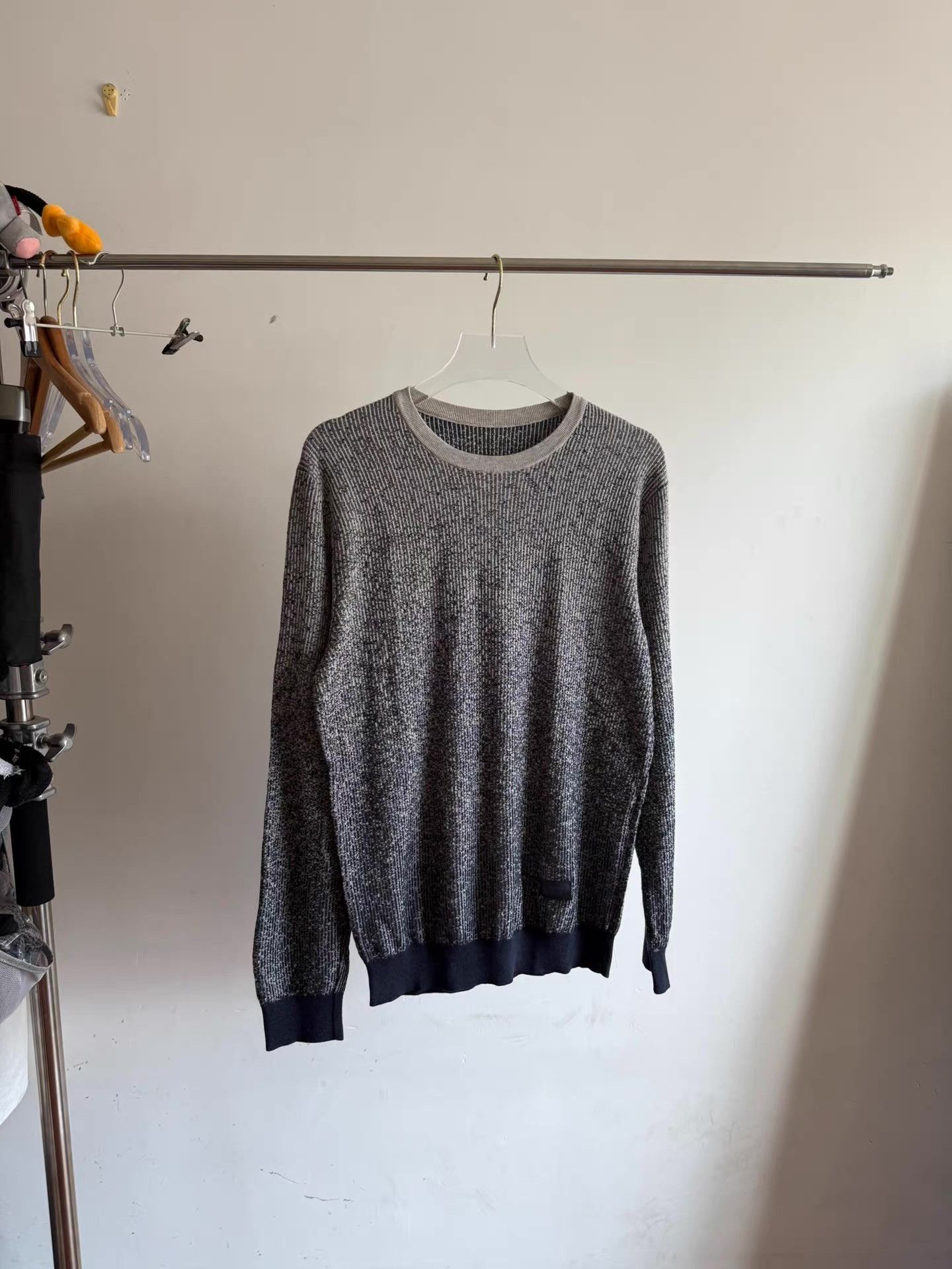 Vintage Vintage Louis Vuitton Gradient Knit Sweater Q17 Size US M / EU 48-50 / 2 - 1 Thumbnail