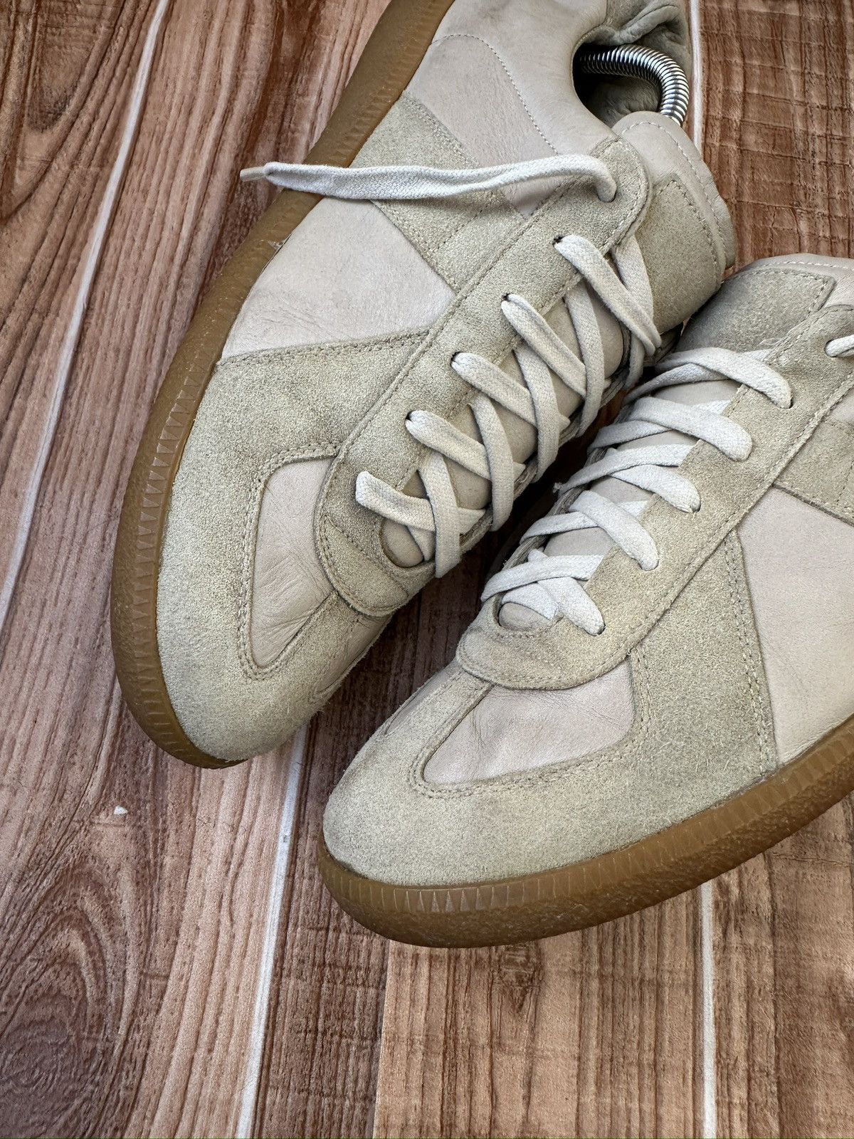 Maison Margiela Maison Martin Margiela Replica Gats Beige Lowtop Sneaks Size US 9 / EU 42 - 16 Thumbnail