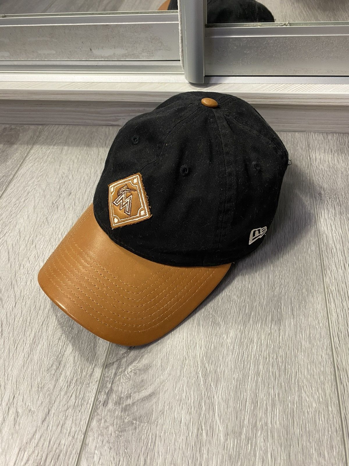 New Era × Wilson Wilson x New Era x Genuine Merchandise Cap Leather Visor Size ONE SIZE - 1 Thumbnail