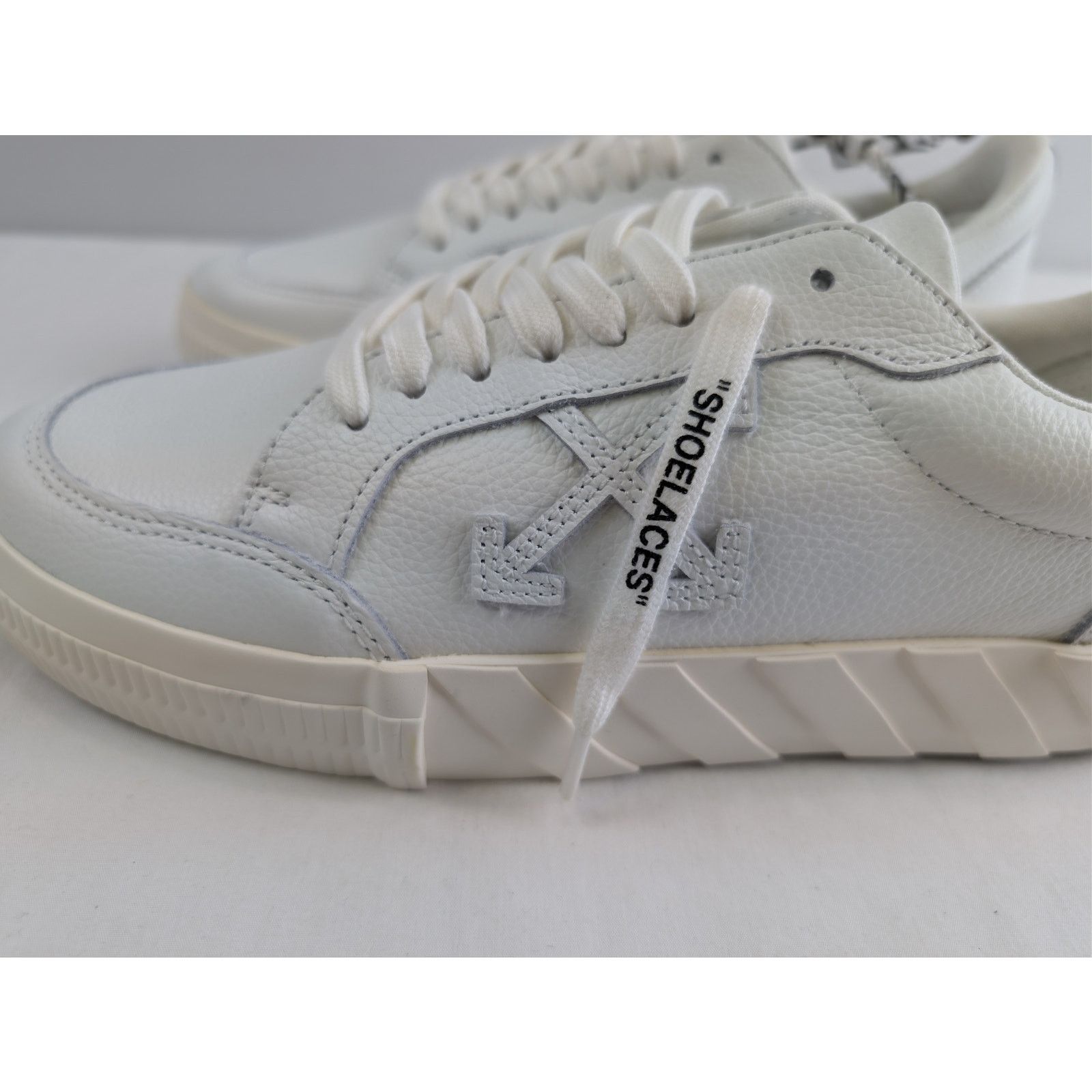 o1rshd1 Low Vulcanized Leather Sneakers in White