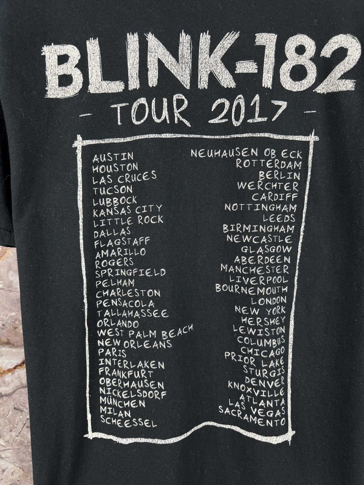AC/DC × Iron Maiden × Metallica Men’s Blink-182 T-Shirt Tour 2017 Band Size Large Size US L / EU 52-54 / 3 - 12 Thumbnail
