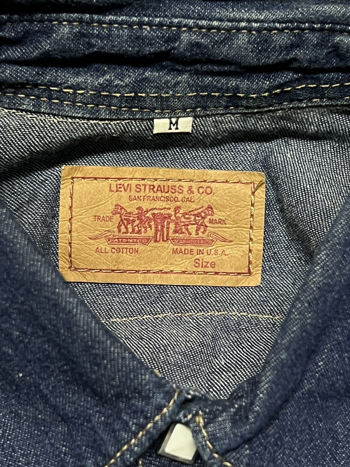 Levi's × Vintage 🔥HOT DROPS🔥VINTAGE LEVI'S WESTERN WEAR PEARL SNAP BUTTON Size US M / EU 48-50 / 2 - 3 Thumbnail