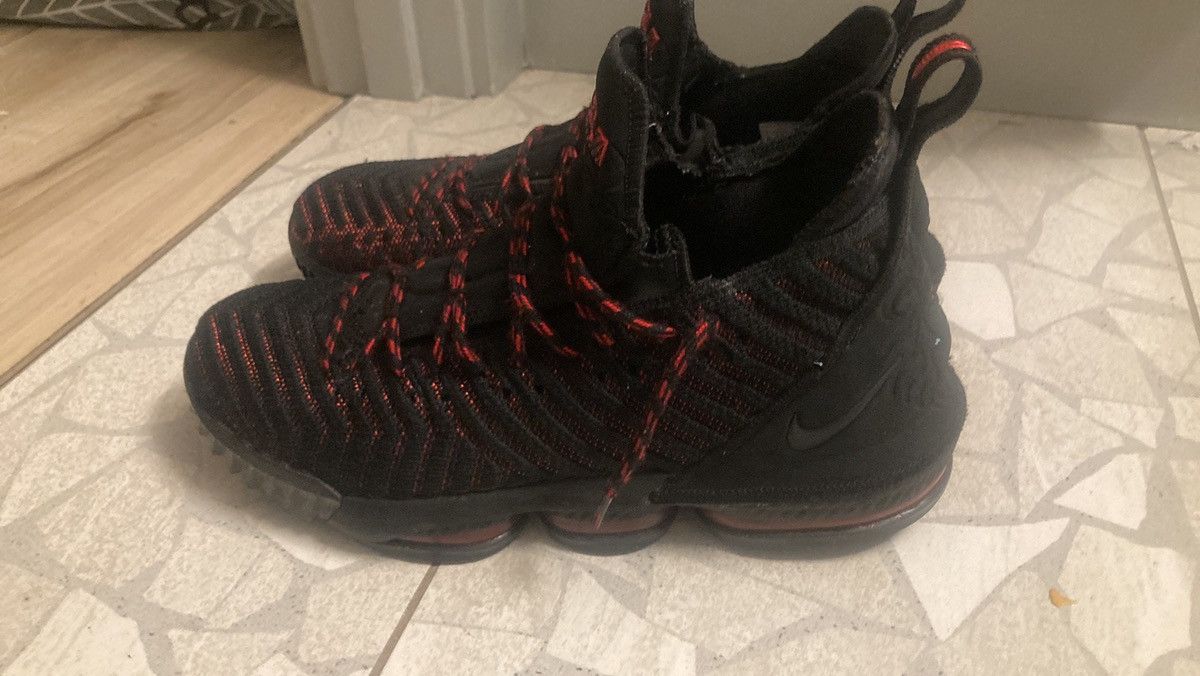 Nike Lebron james Fresh bred 16’s nike Size US 11.5 / EU 44-45 - 2 Thumbnail