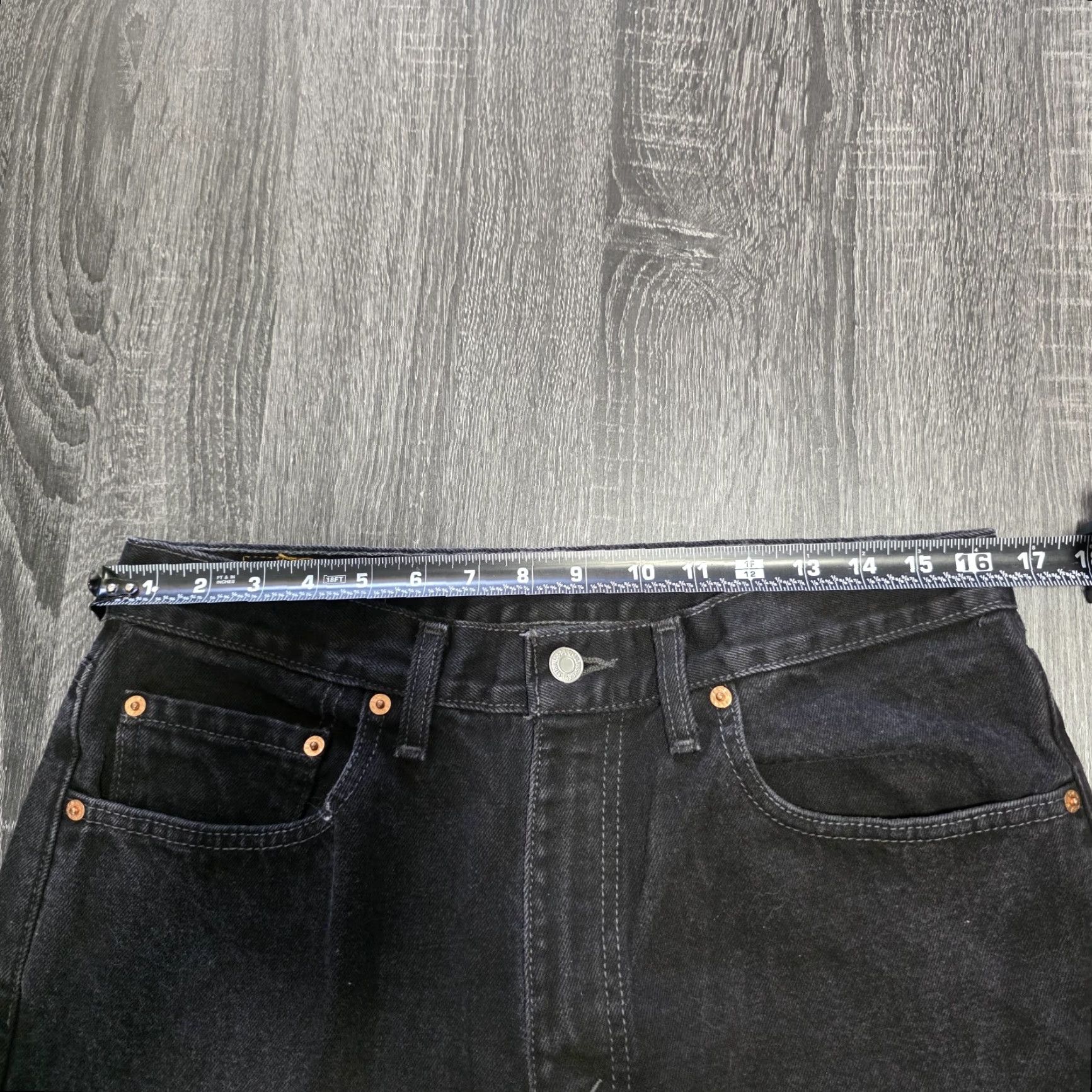 Levi's VINTAGE Levi's 550 Jeans Mens 33 Inseam 31 Black Relaxed Tapered Canada 90s Mens Jeans Size US 33 - 7 Thumbnail