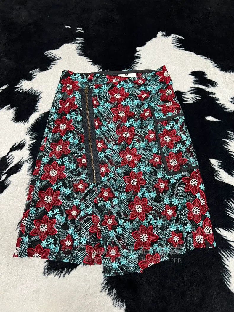 Comme des Garcons Comme Des Garcons size M Luxury Embroidered Flower Skirt Size 22" - 2 Thumbnail