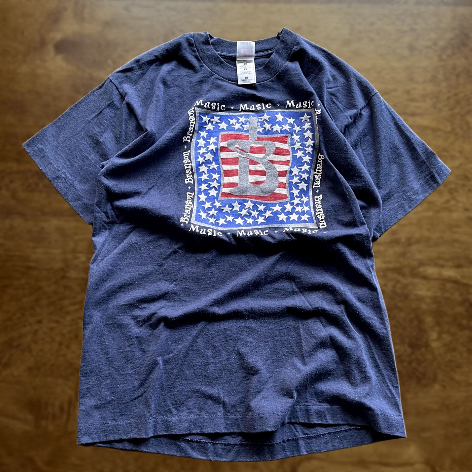 Fruit Of The Loom VINTAGE Branson Music Shirt Mens Large Navy Flag Guitar Graphic Patriotic 90s Size US L / EU 52-54 / 3 - 1 Thumbnail