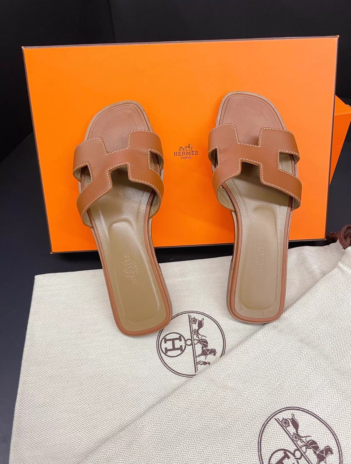 Hermes Hermès Classic Sheepskin Slide Sandal Gold Brown Size 35.5 Size US 5 / IT 35 - 4 Thumbnail