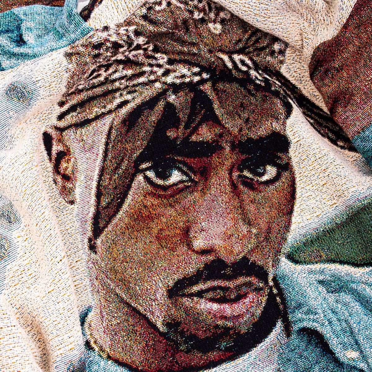 Designer × Rap Tees Noname1of1 Amerikaz Most Wanted Tupac Tapestry Hoodie sz XL Size US XL / EU 56 / 4 - 4 Thumbnail