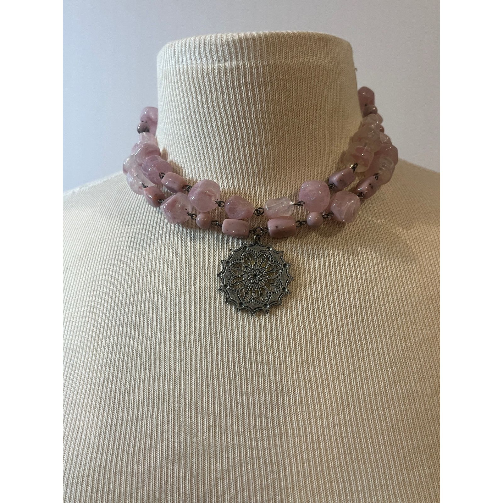 Other Vtg Rose Glass Bead Necklace Silver-tone Filigree Pendant Size ONE SIZE - 5 Thumbnail