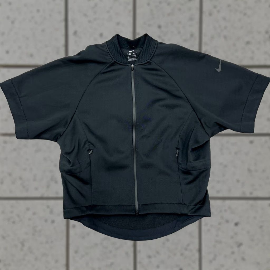Nike Nike Jacket Womens S Black Therma Short Sleeve Top Size Size S / US 4 / IT 40 - 1 Thumbnail