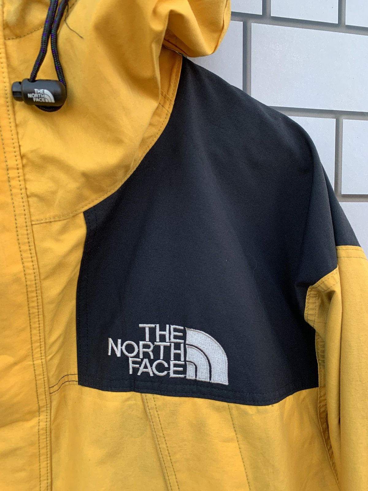 The North Face Vintage The North Face Gore-Tex Hoodie Jacket Size US L / EU 52-54 / 3 - 10 Thumbnail