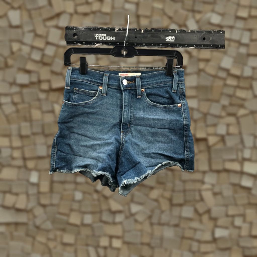 Levi's VINTAGE Levi's Hi-Rise Shorts Womens Size 4 Medium Wash Blue Raw Hem Size 27" / US 4 / IT 40 - 1 Thumbnail