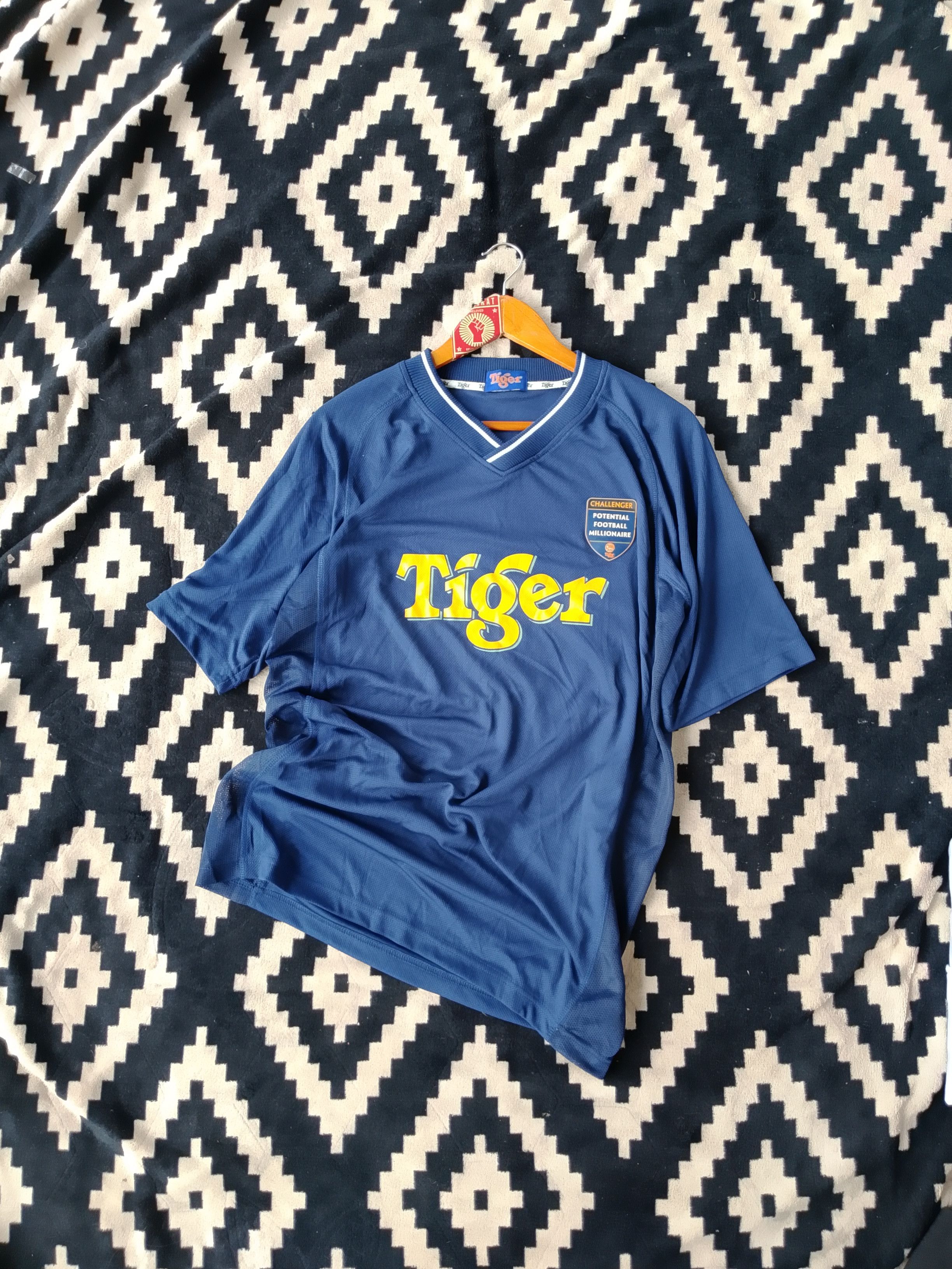 Other Vintage Tiger Beer Football Millionaire Blokecore Jersey Size US L / EU 52-54 / 3 - 2 Thumbnail
