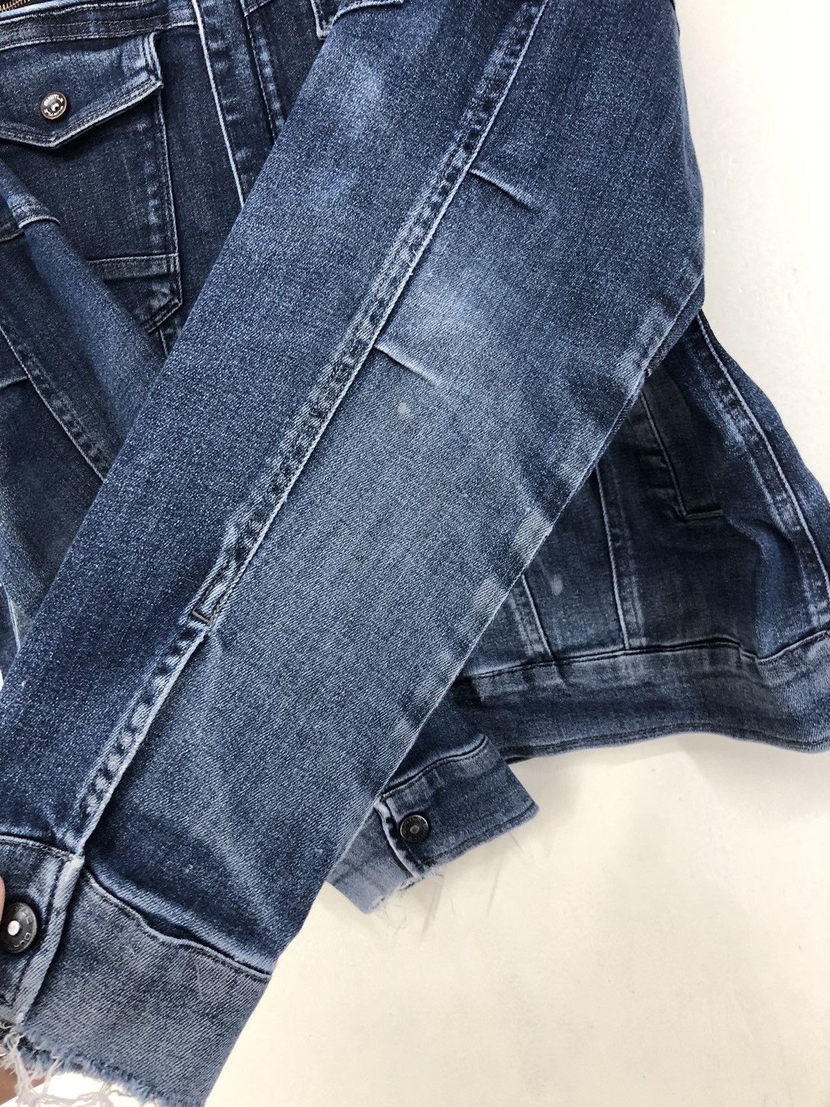 Japanese Brand Vintage Burtle Distressed Denim Workwear Jacket Size US L / EU 52-54 / 3 - 9 Thumbnail