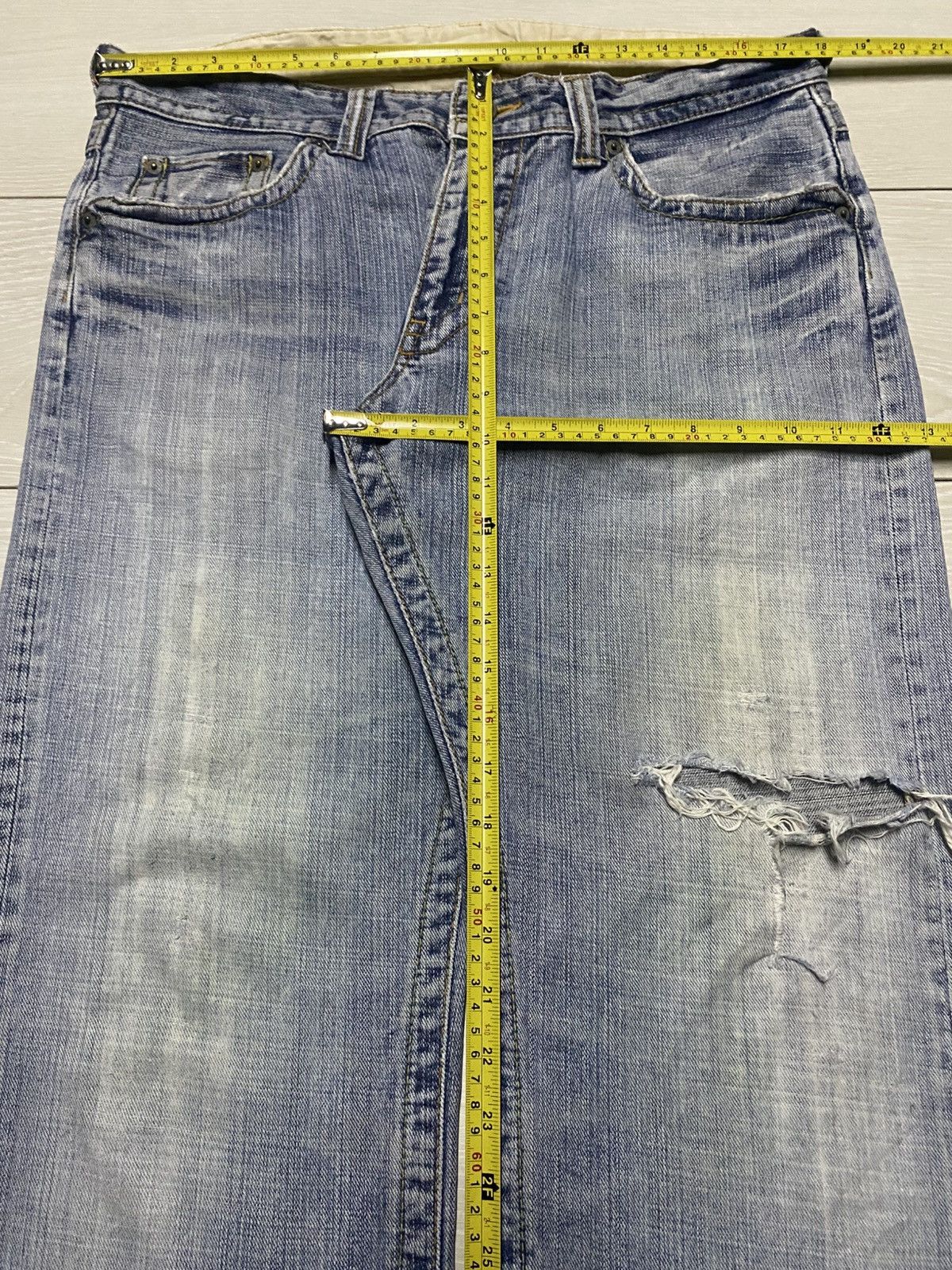 Japanese Brand Vintage Japanese Brand Light Wash Distressed Baggy Jeans Size US 36 / EU 52 - 15 Thumbnail