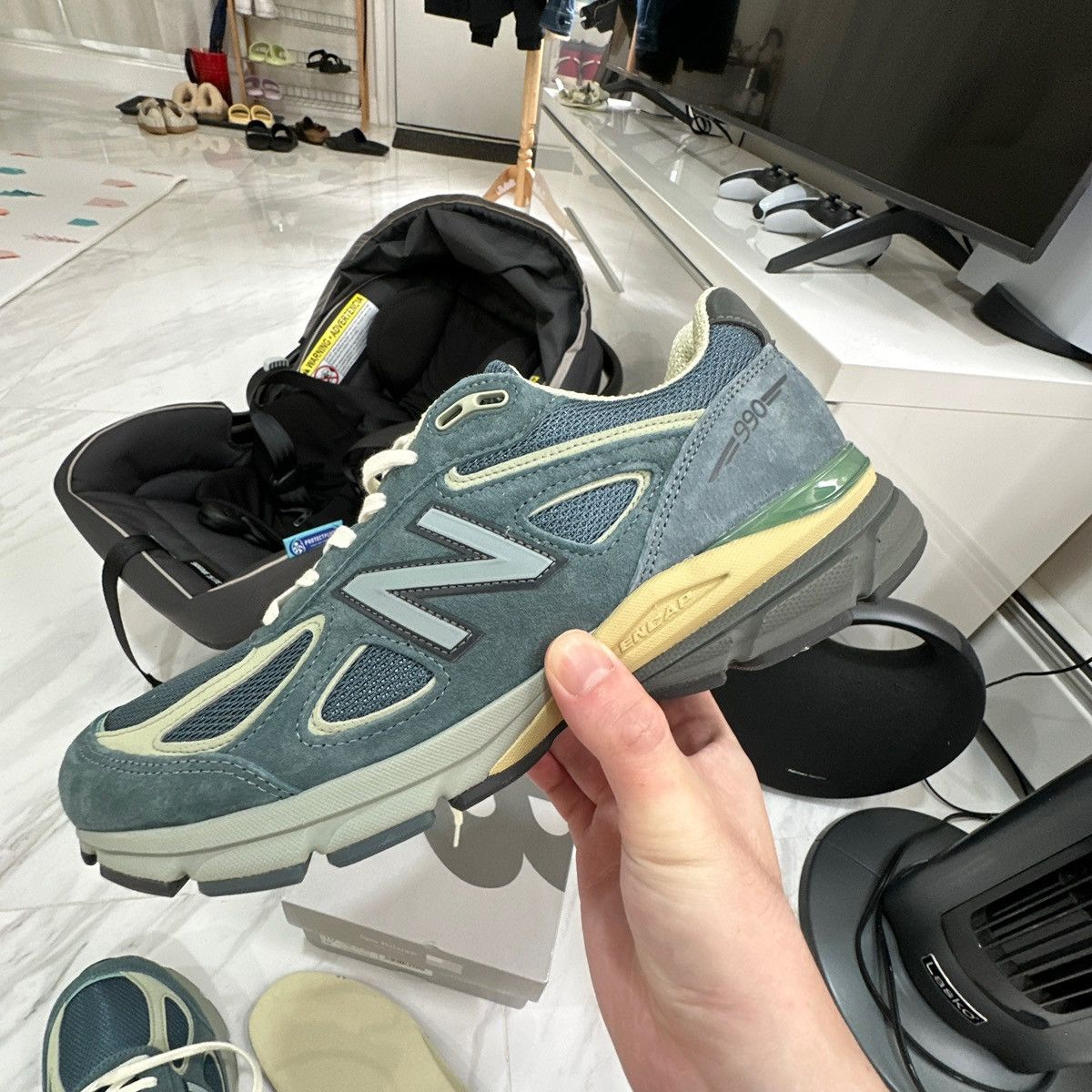 Auralee × New Balance New balance 990v4 x auralee Size US 10 / EU 43 - 3 Thumbnail