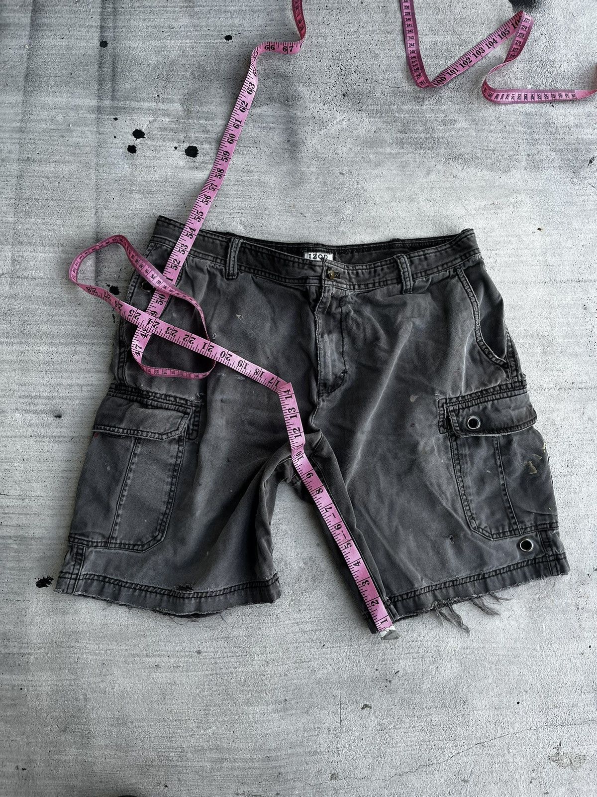 Izod × Vintage Gray custom shorts, size 36 super distressed Size US 36 / EU 52 - 5 Thumbnail