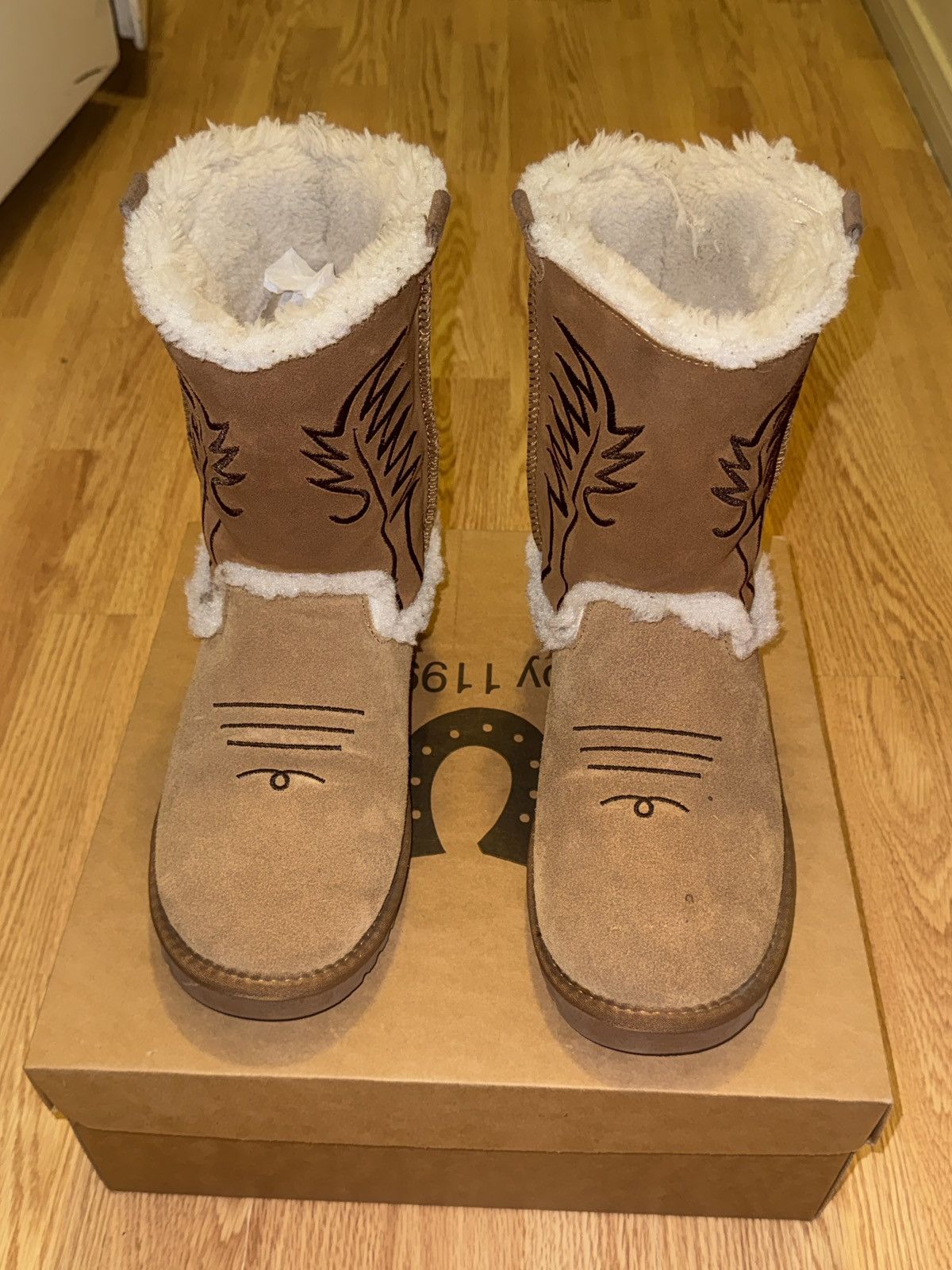1199 1199 CowboyHugs Size US 12 / EU 45 - 6 Thumbnail