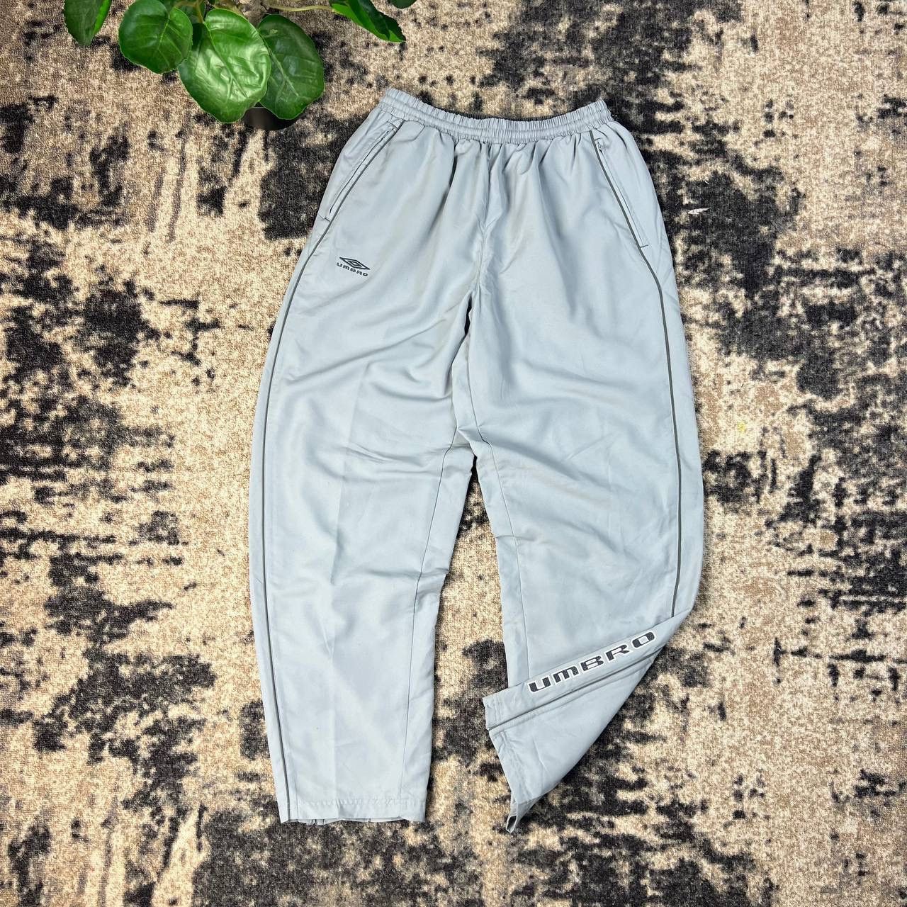 Umbro Umbro Big Embroidered Logo Vintage Y2K Baggy Track Pants Size US 34 / EU 50 - 1 Thumbnail